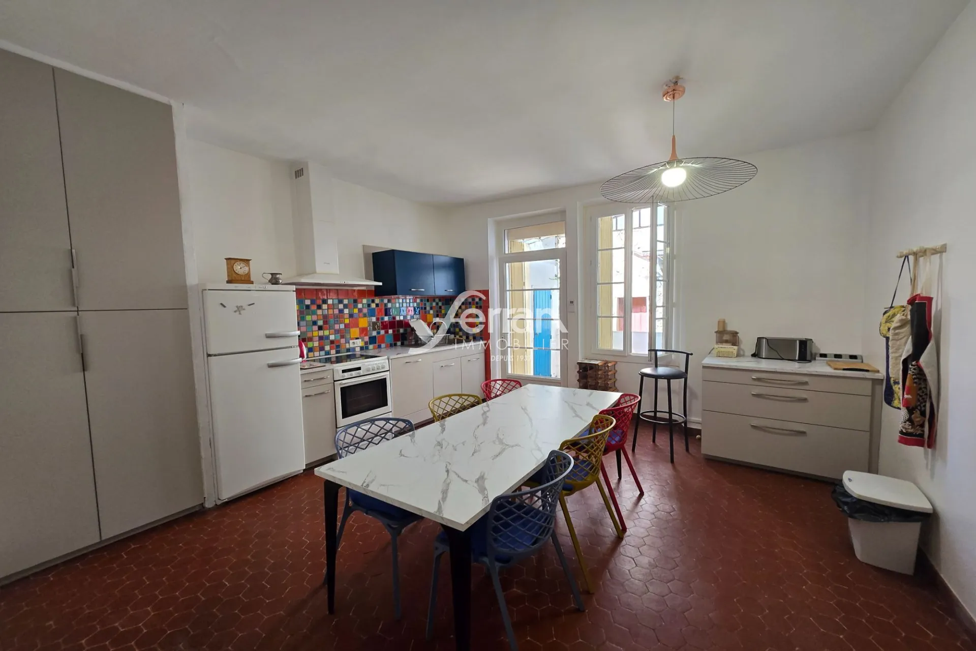 Appartement T3 à Salernes de 107 m² avec terrasse et vue citadine 