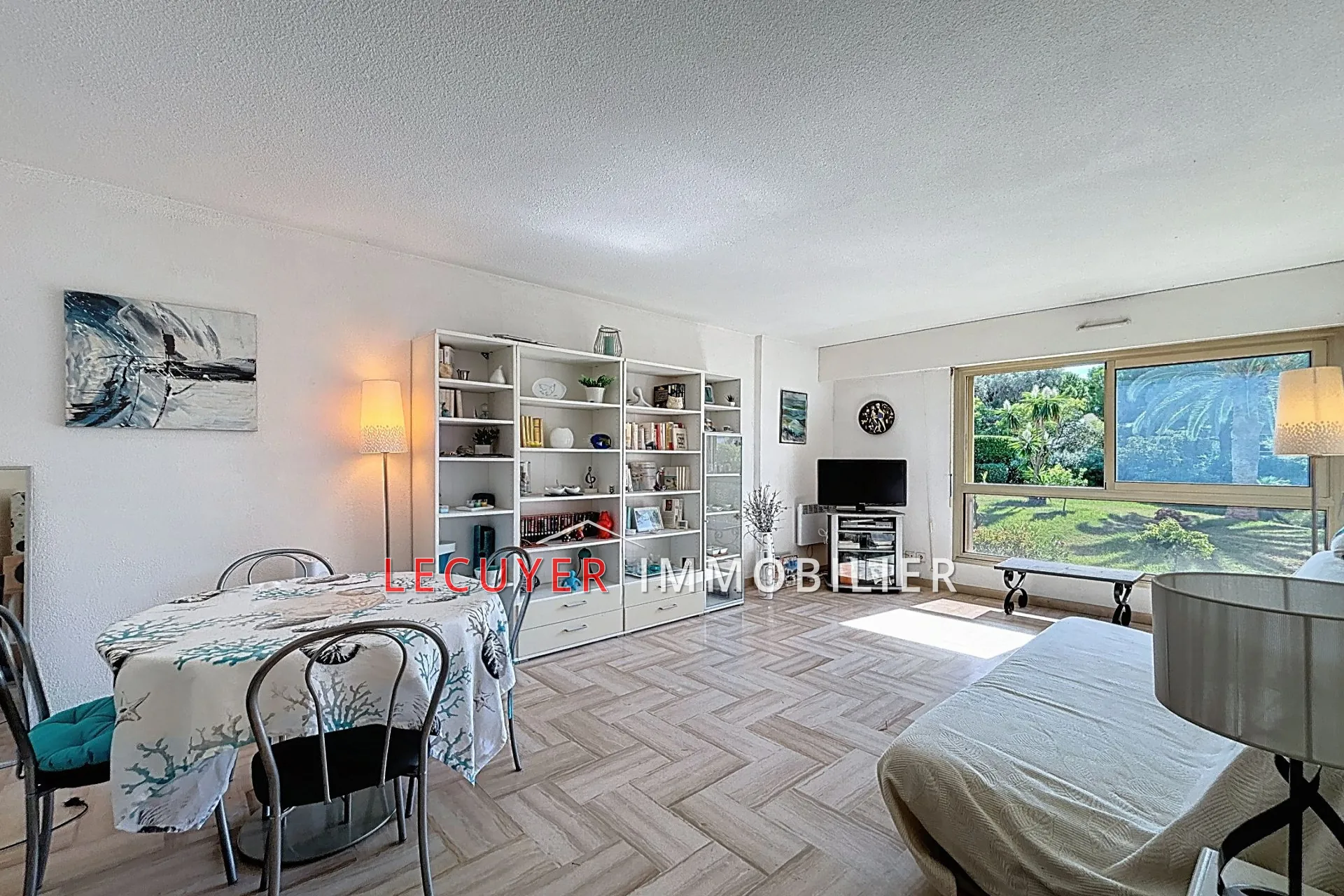 Achat d'un appartement 2 pièces à Golfe-Juan avec terrasse et piscine 