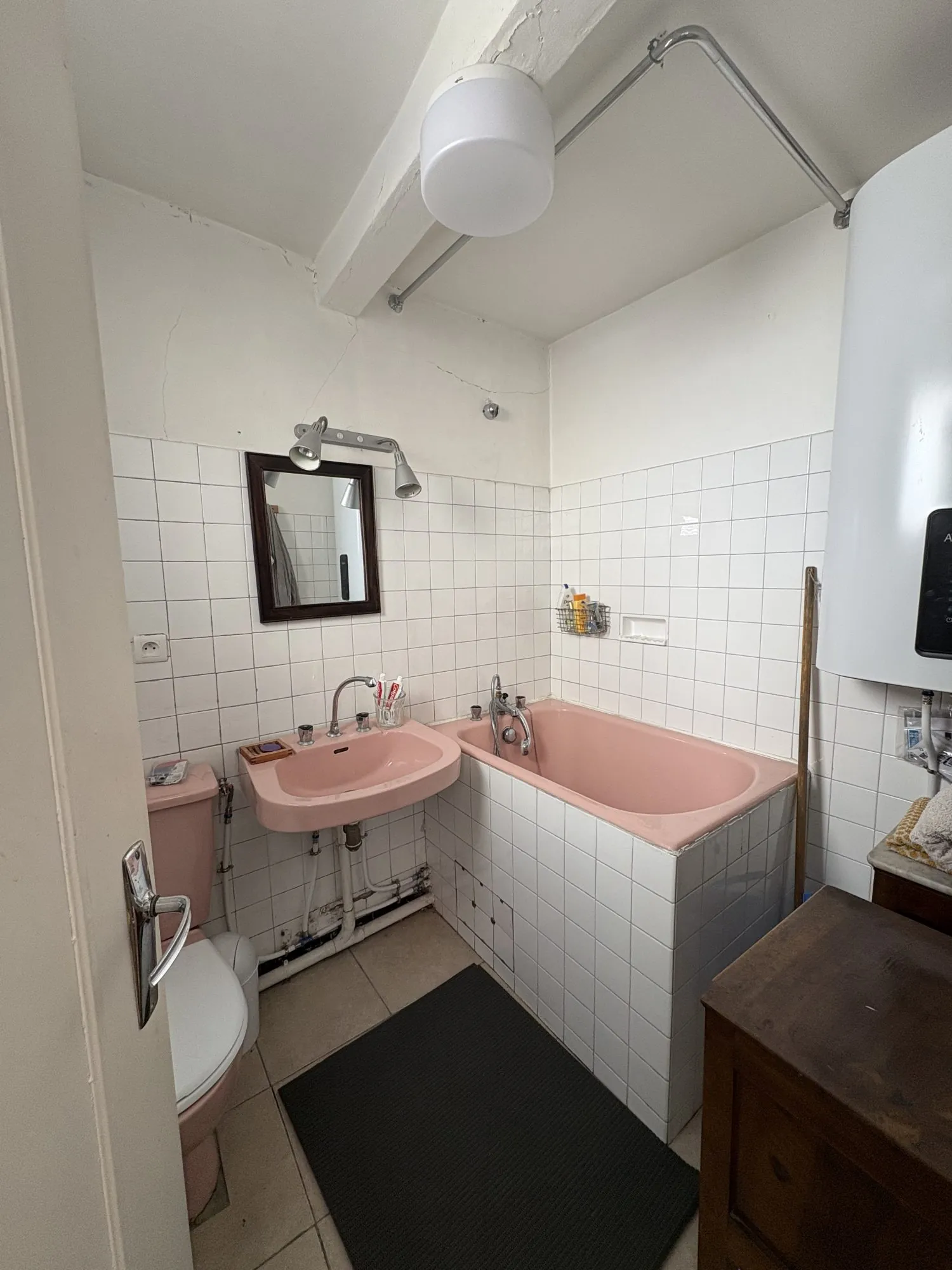 Appartement T2 à vendre à Seyne avec balcon et potentiel de rénovation 