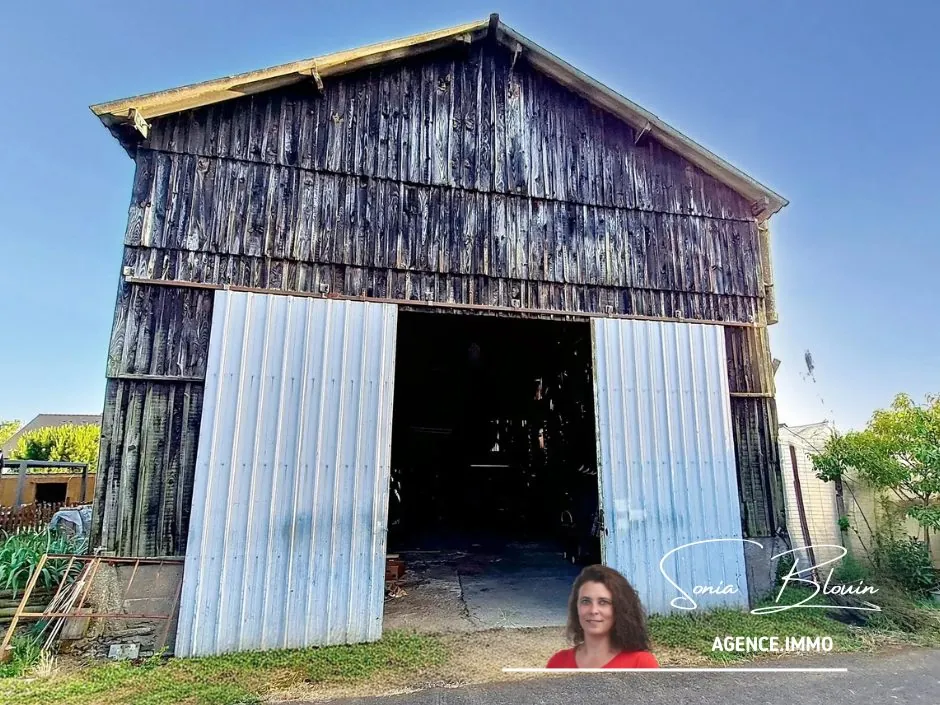 Séchoir à tabac St Jean des Mauvrets Séchoir à tabac à rénover proche Angers en Sud Loire - Charme et potentiel 