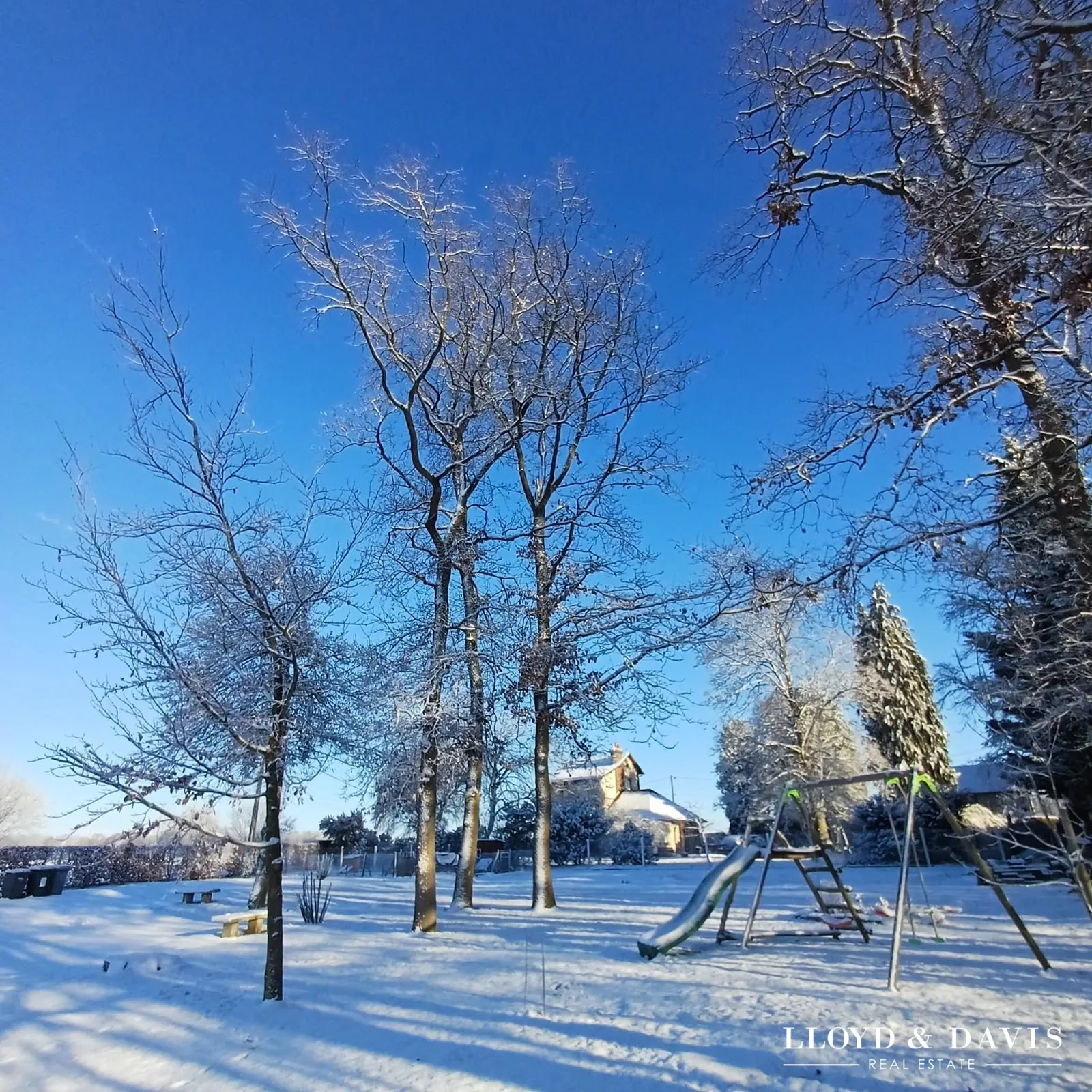 Terrain constructible de 900 m² à vendre à Louviers, environnement paisible et connecté