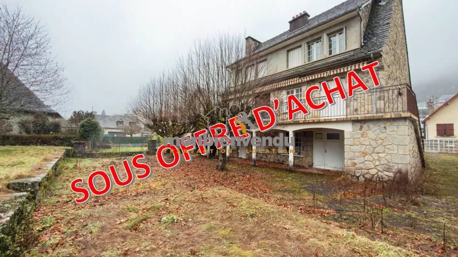 Maison d'architecte en pierres à rénover à Vic-sur-Cère - Potentiel d'investissement