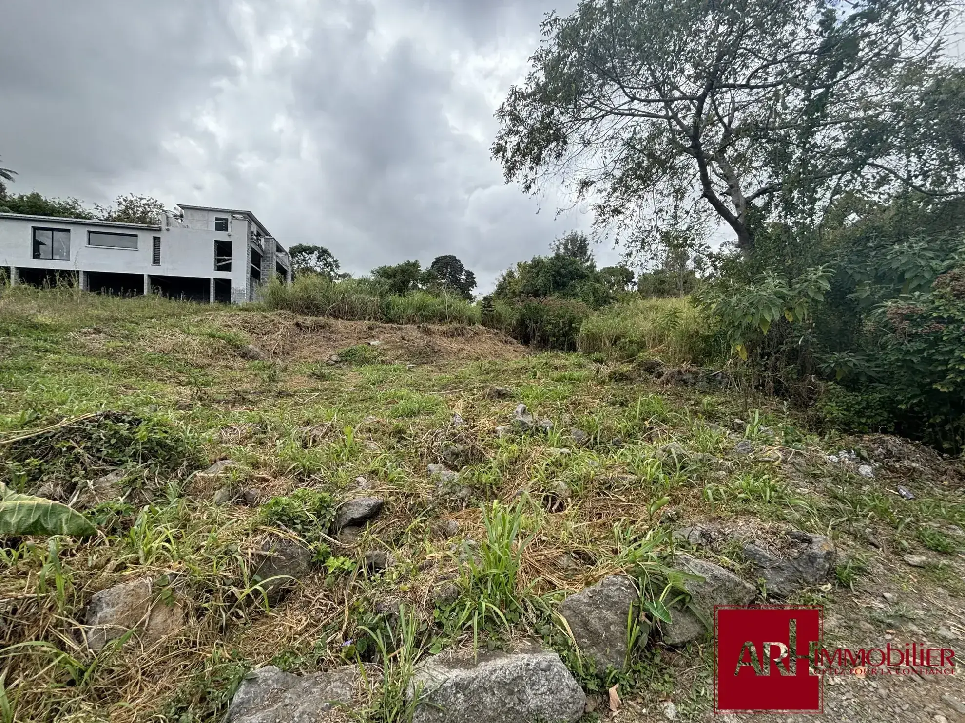 Terrain à vendre de 843 m² à Trois Mares, zone UB, proche commodités 