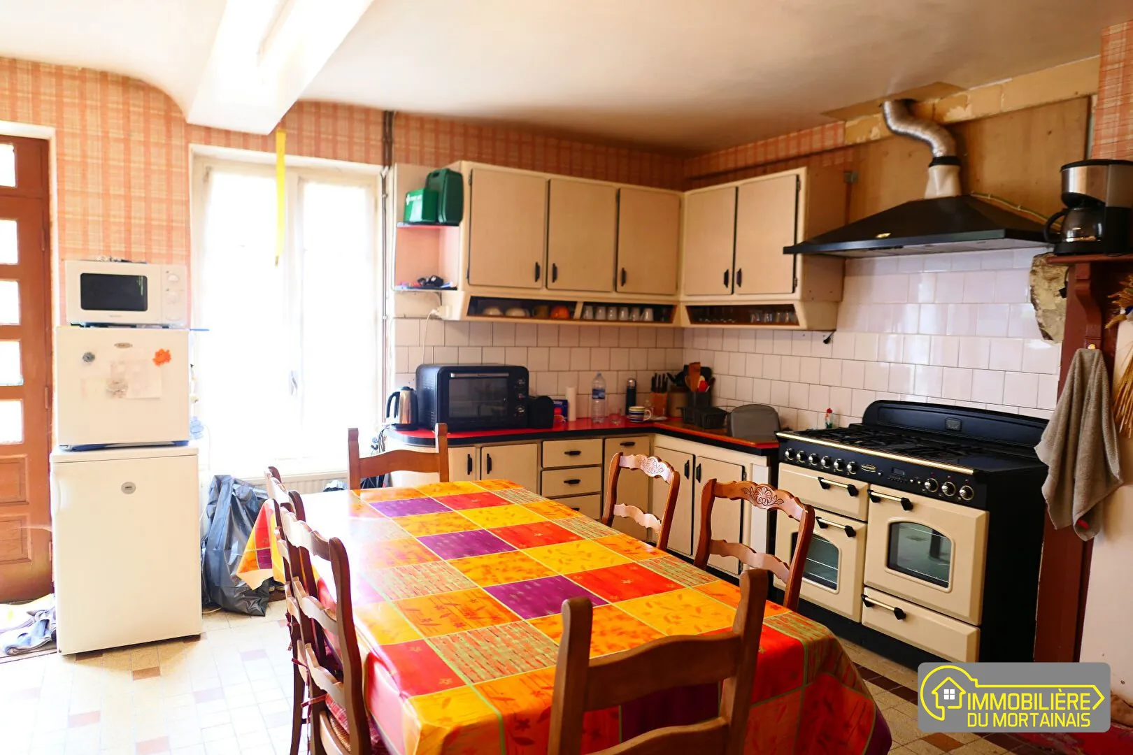 Maison de campagne à rénover à Barenton avec grand terrain et dépendance 