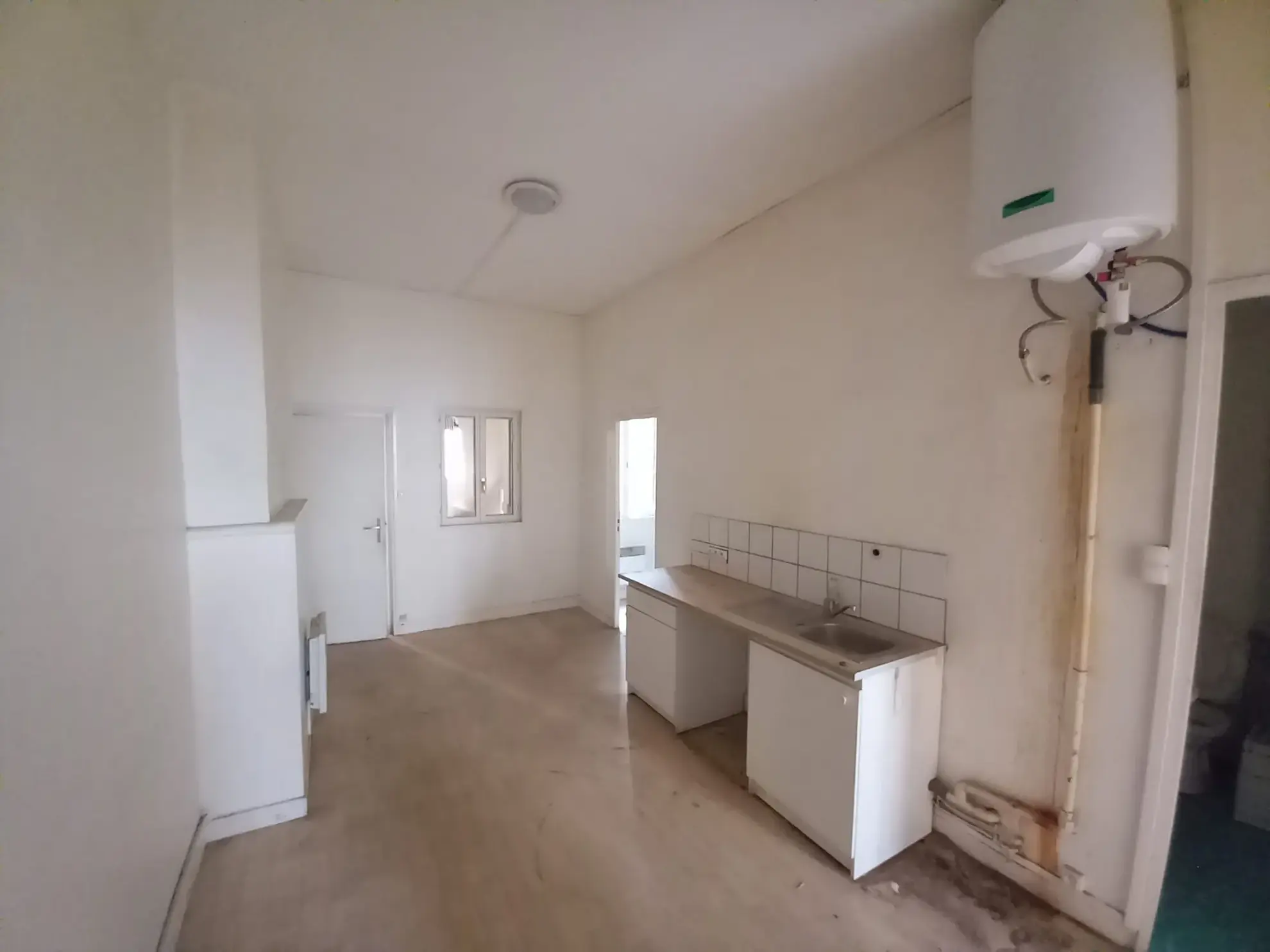 Appartement T4 à Bordeaux à rénover, proximité Capucins et Victoire