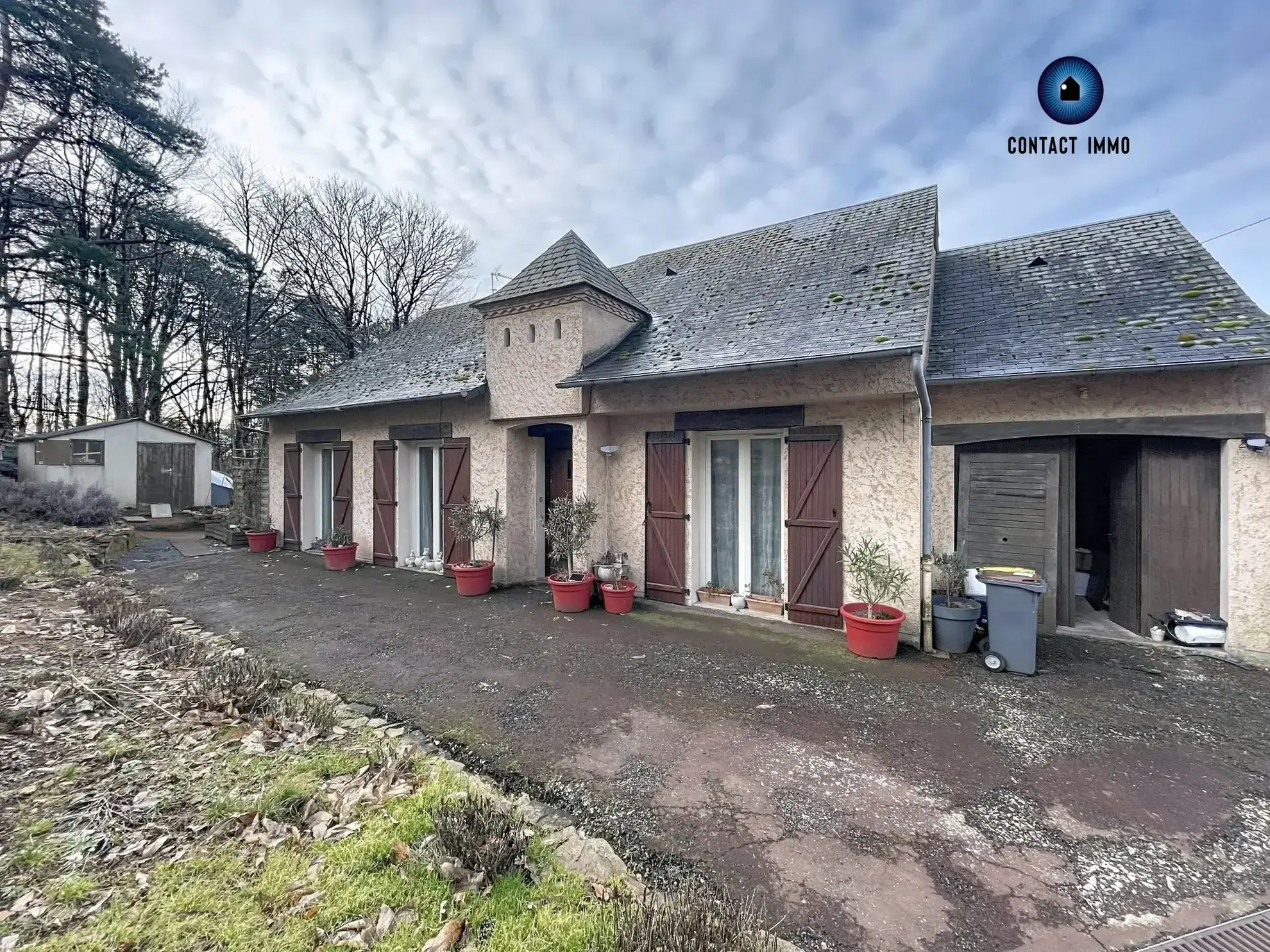 Maison de plain-pied à Palazinges avec grand terrain et vue dégagée