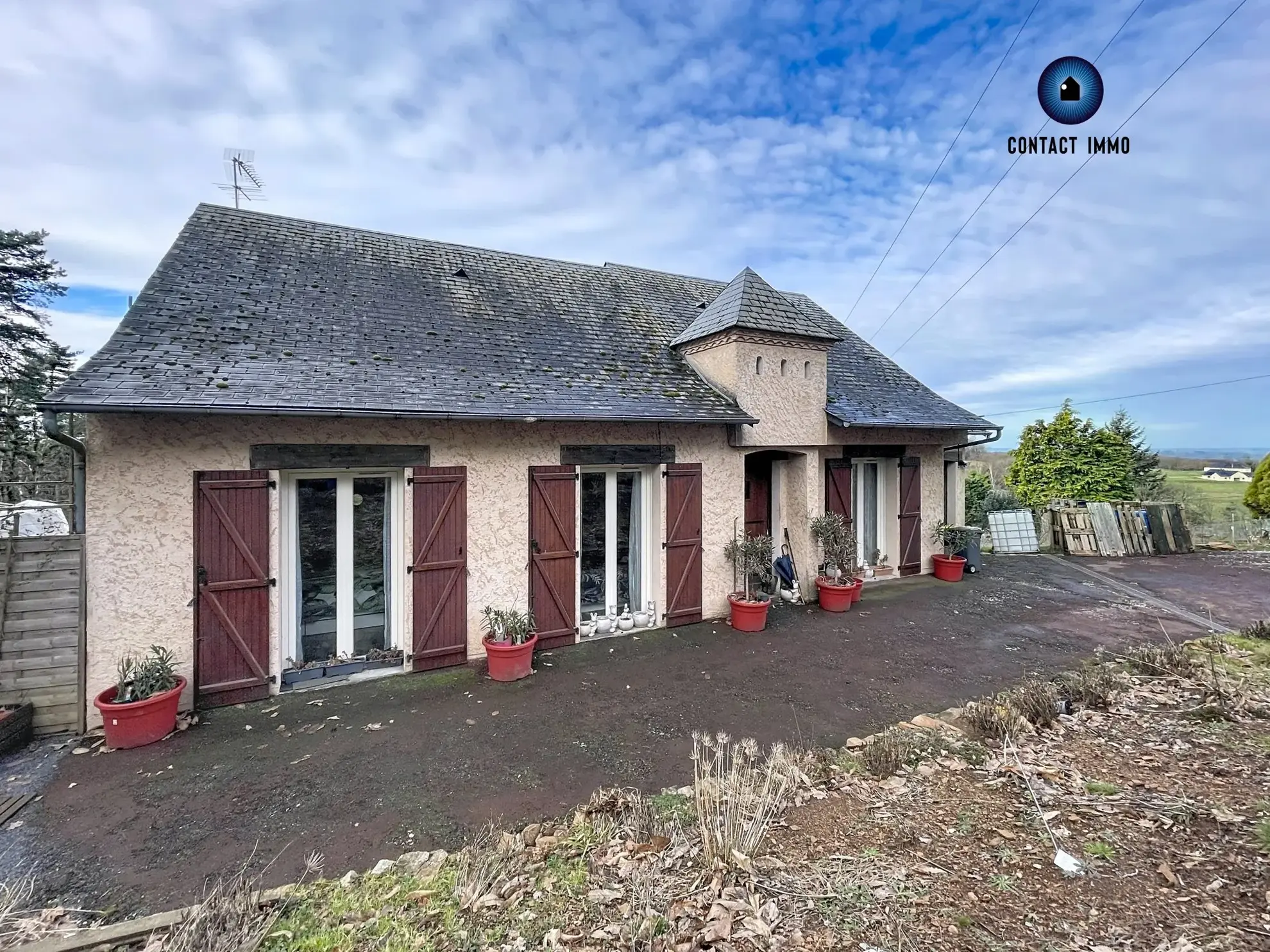 Maison de plain-pied à Palazinges avec grand terrain et vue dégagée 