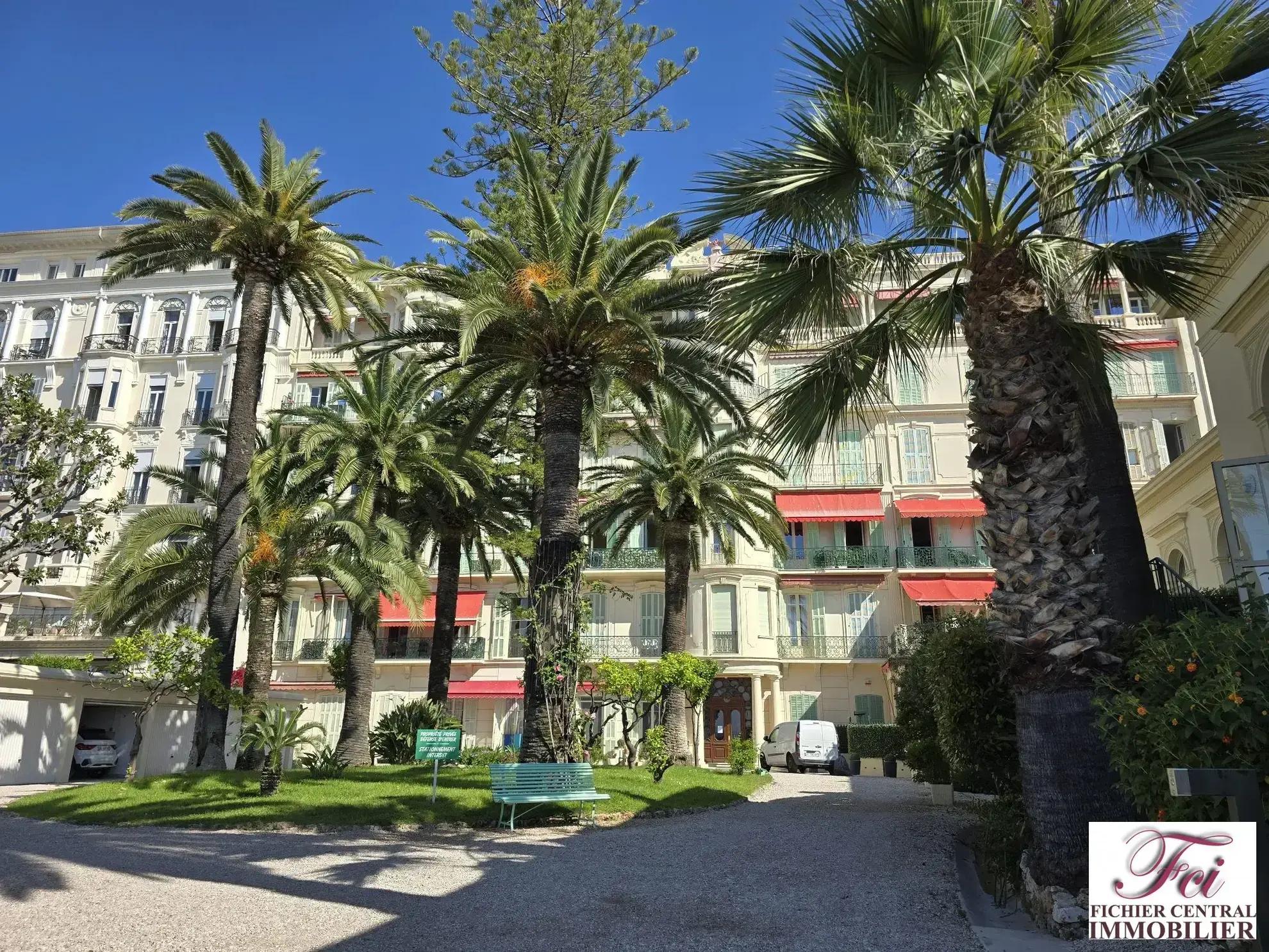 Studio à vendre à Menton avec balcon et accès plage