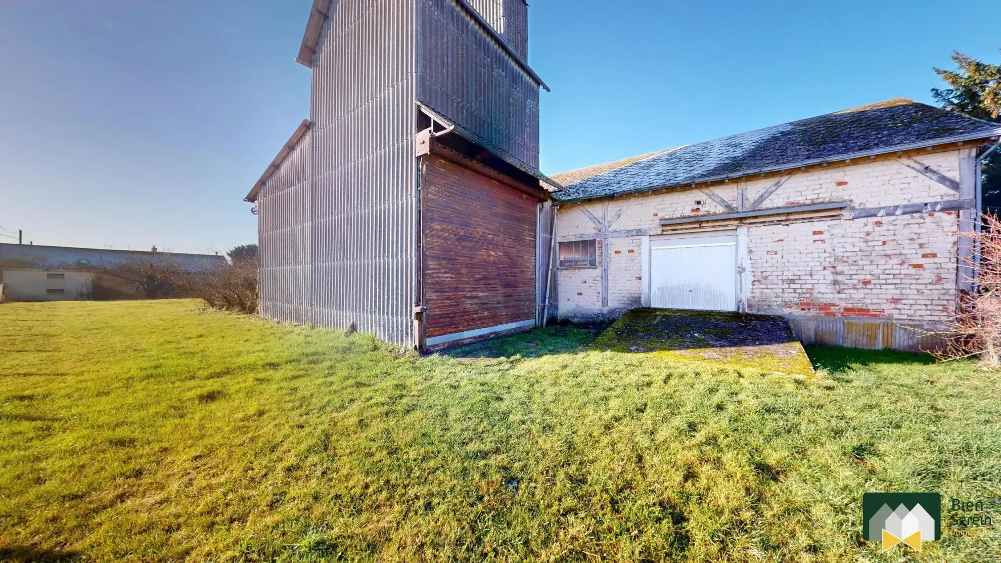 Local industriel à vendre à La Bourdinière-Saint-Loup de 277 m² 