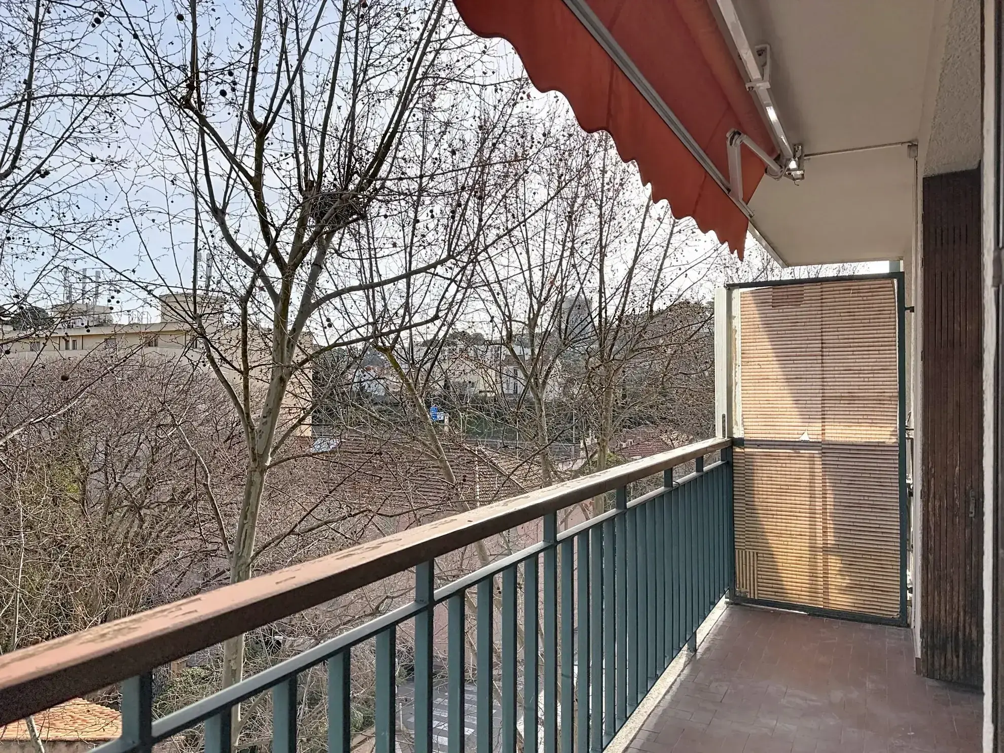 Appartement T3 lumineux de 61 m² avec balcon, cave et parking à Toulon 