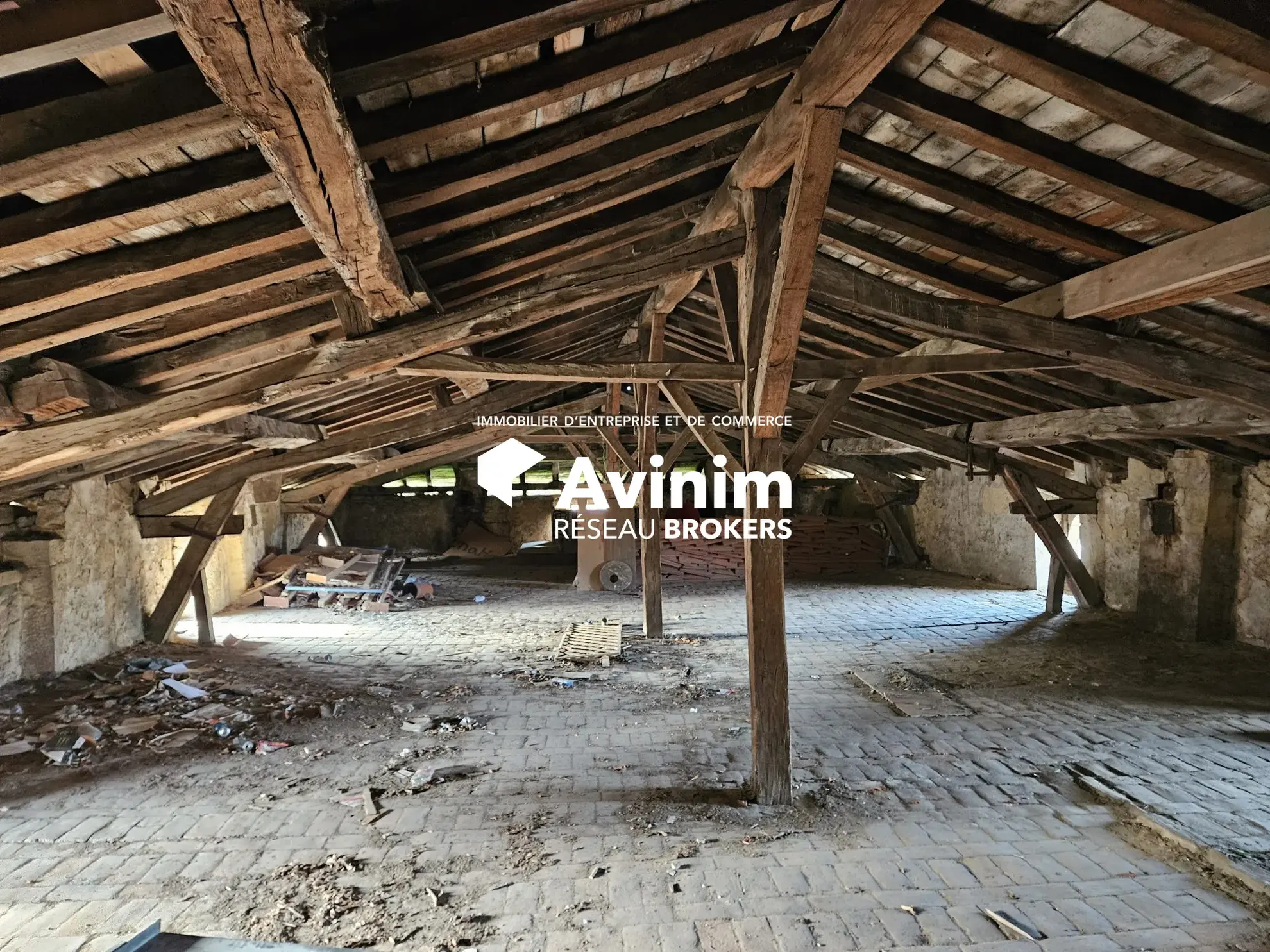 Ancien monastère à rénover à Saint-Amour (39) - Opportunité patrimoniale et d’investissement 