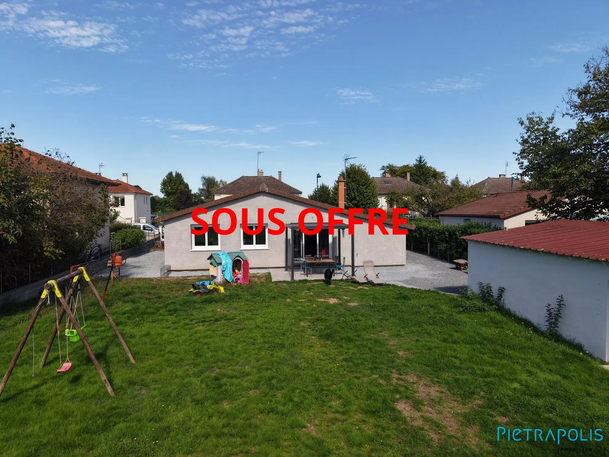 Villa de plain-pied d'environ 100 m² proche de Roanne, terrain arboré et calme