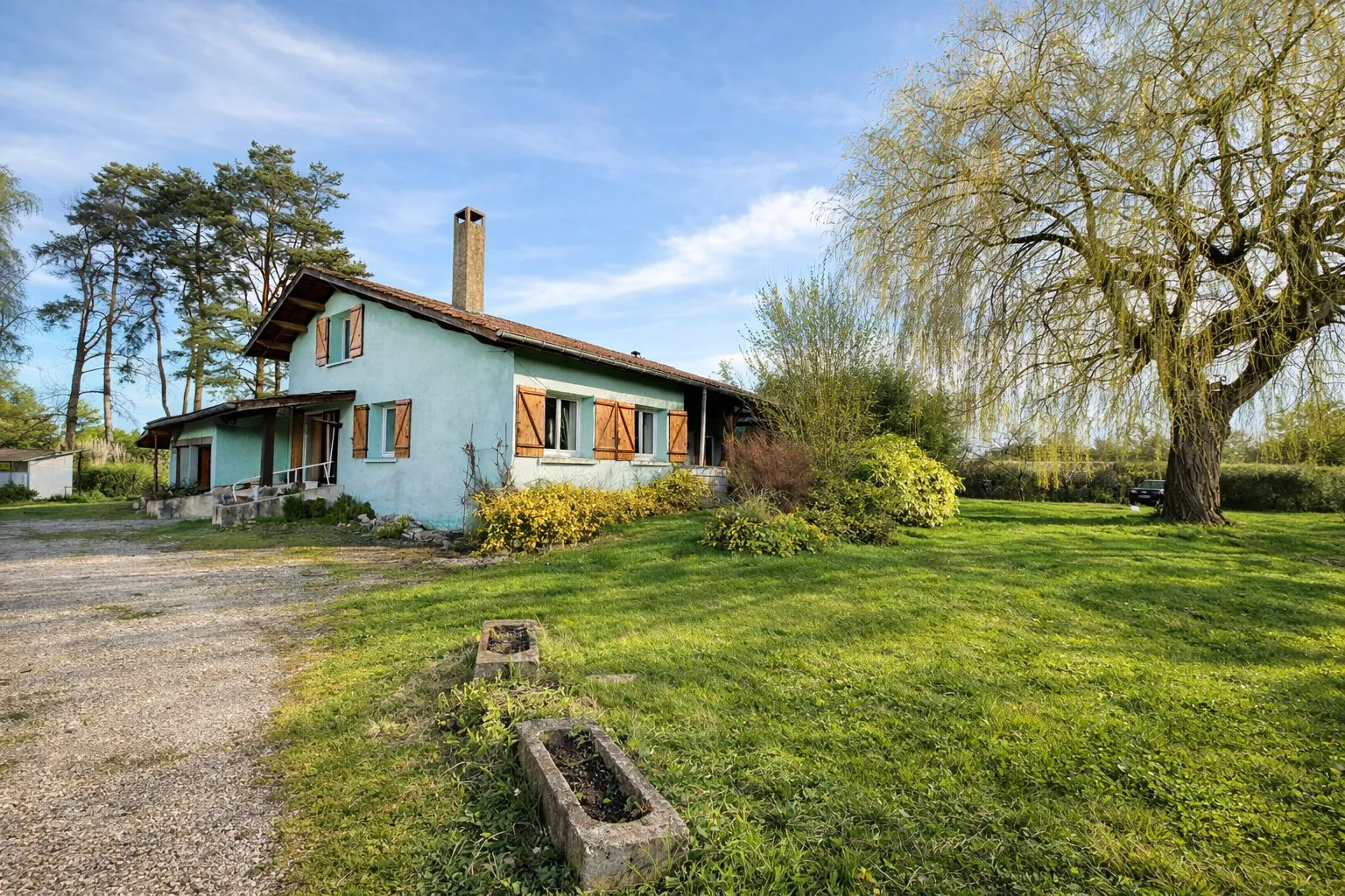 Maison de caractère à vendre à Condal - Grand terrain et piscine, potentiel à exploiter