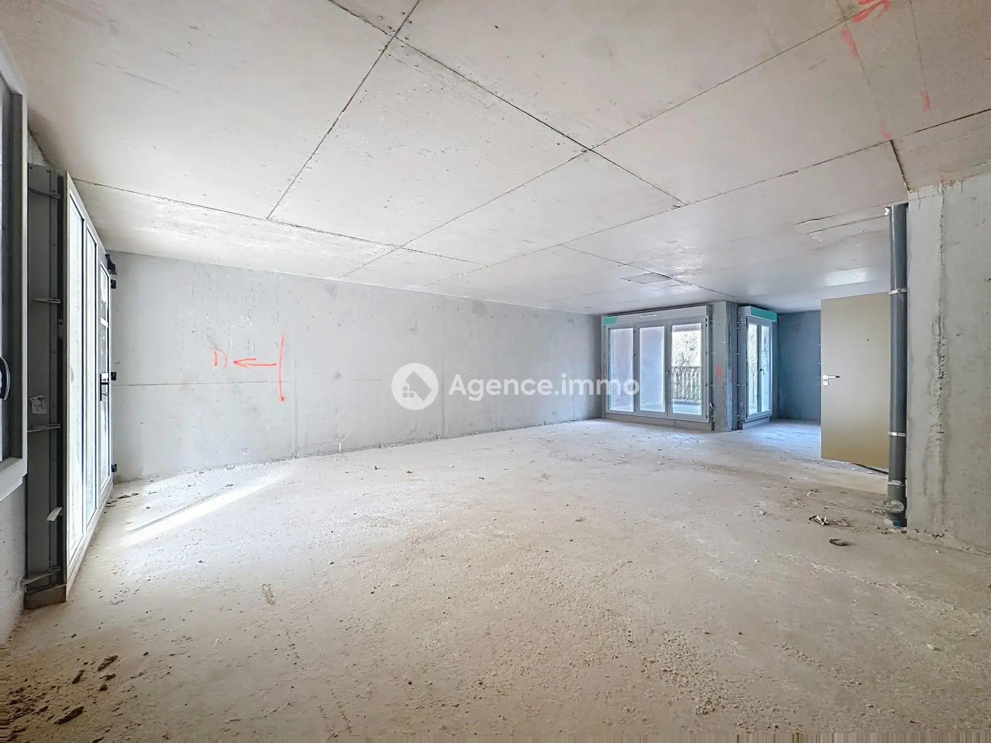 Local commercial brut de 62,91 m² à Flassans-sur-Issole, opportunité à saisir