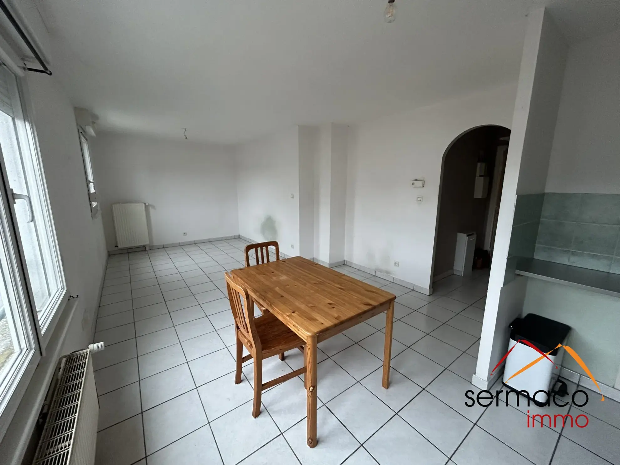 Pièce de vie Studio à vendre à Sarreguemines - Investissement rentable en centre-ville 