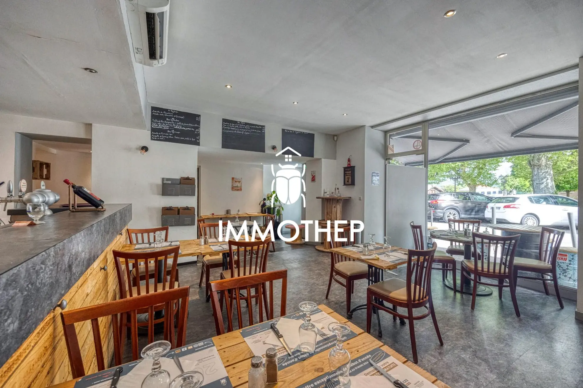 Fonds de commerce restaurant traditionnel à Saint Martin d'Hères, emplacement calme avec potentiel de croissance