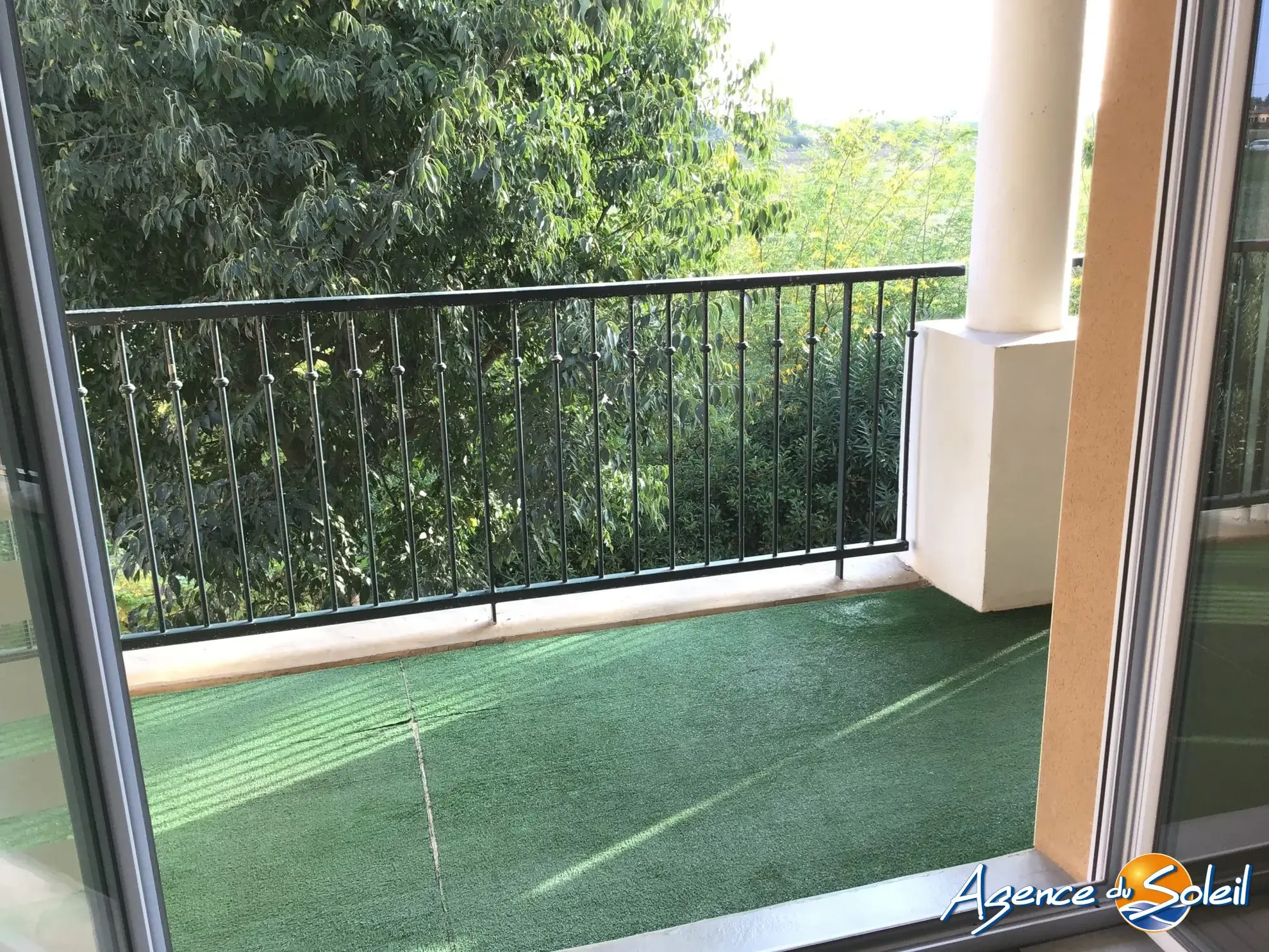 Charmant appartement T2 avec terrasse, piscine et parking privé à Claira
