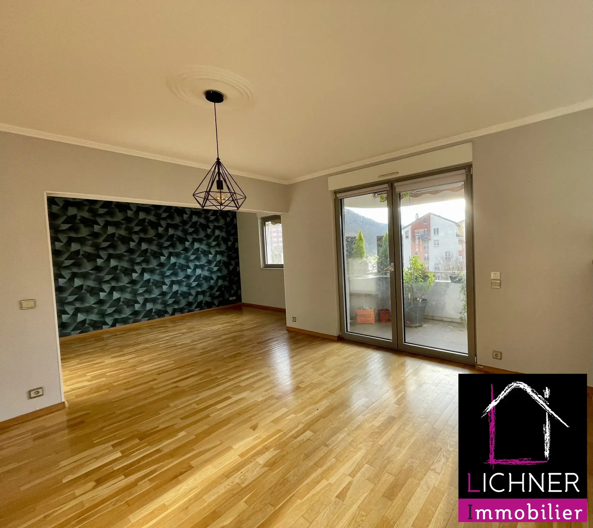 Appartement 123 m² avec terrasse et 3 chambres au cœur de Forbach 