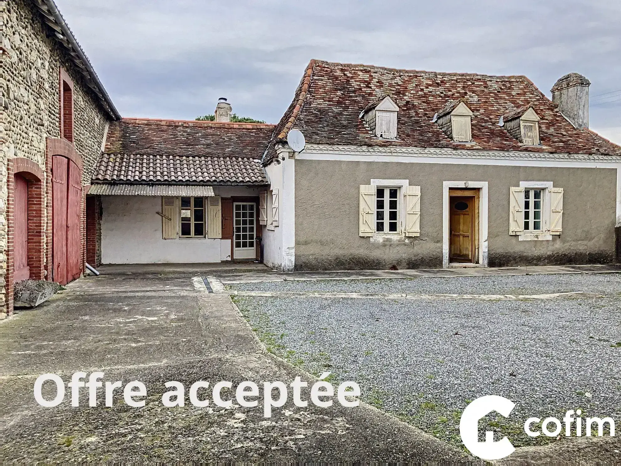 Corps de ferme avec dépendances à Garlin sur 4620 m²