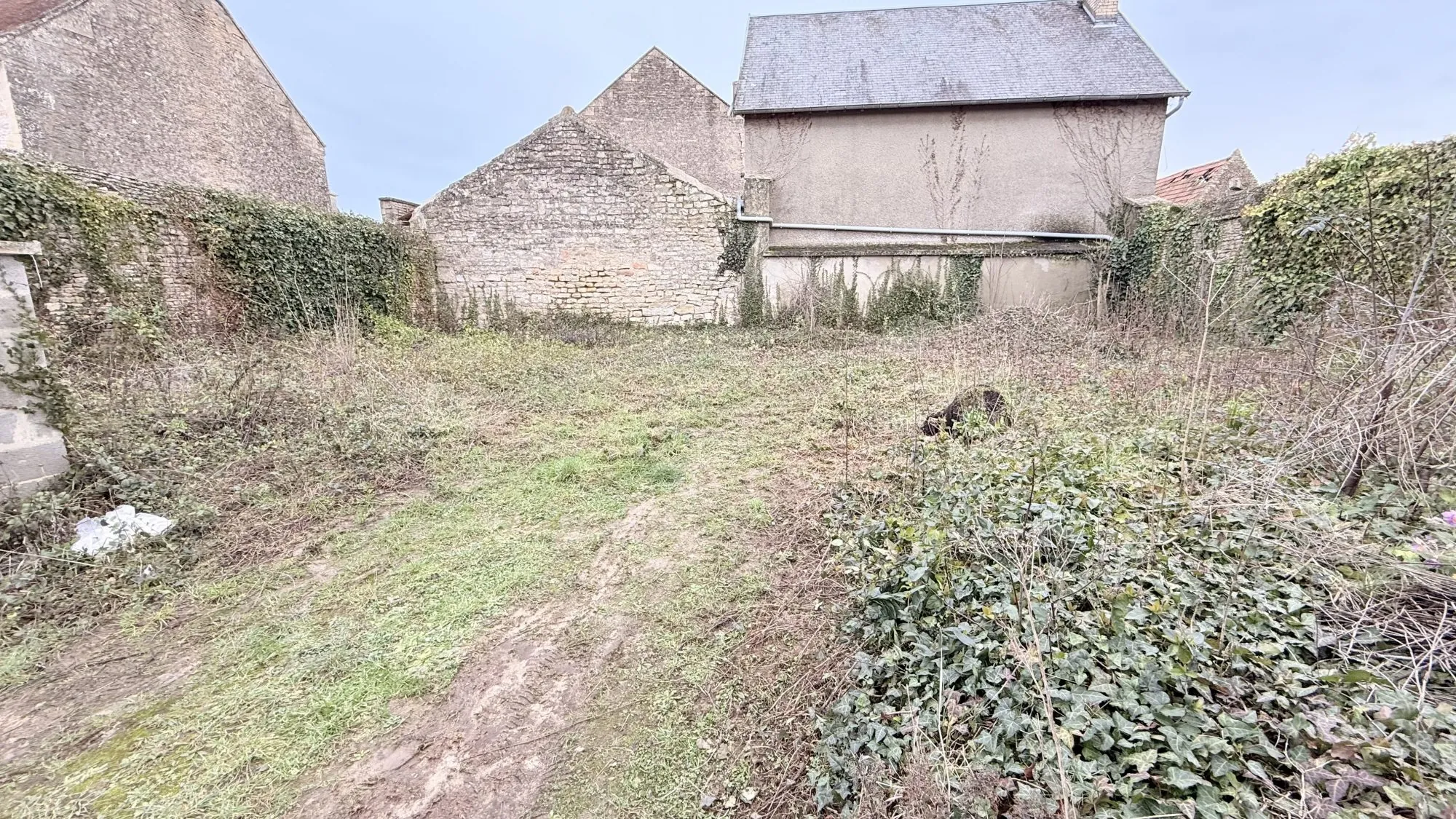 Terrain constructible hors lotissement à Douvres-la-Délivrande - Projet modifiable