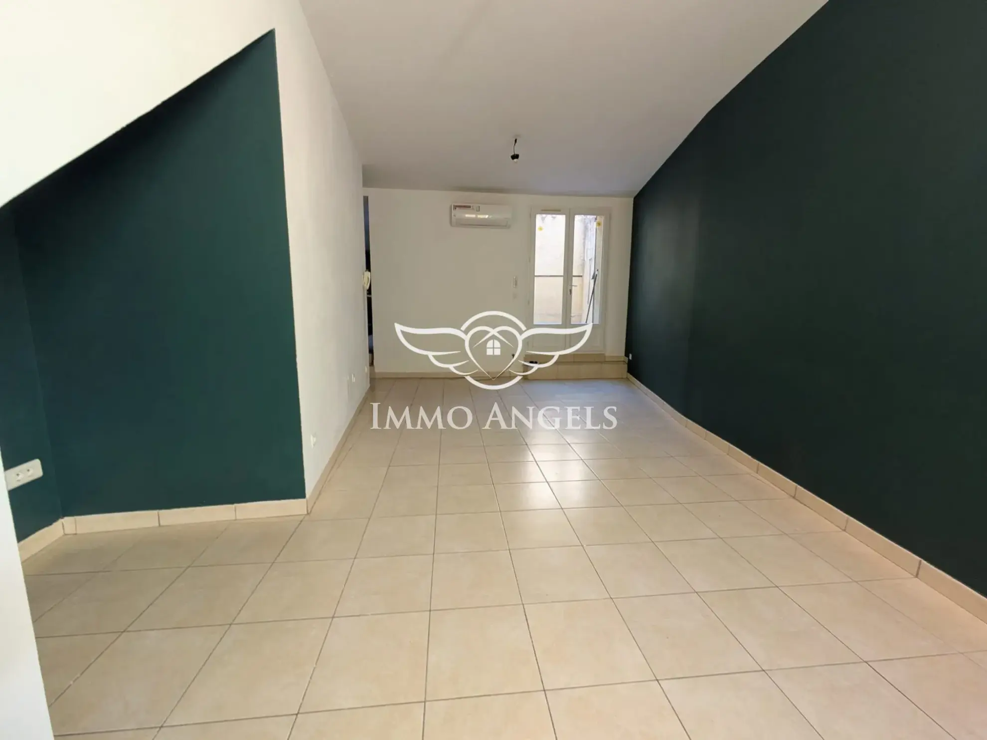 Salon Maison de village en vente à Thézan-lès-Béziers, 84 m² avec terrasse 