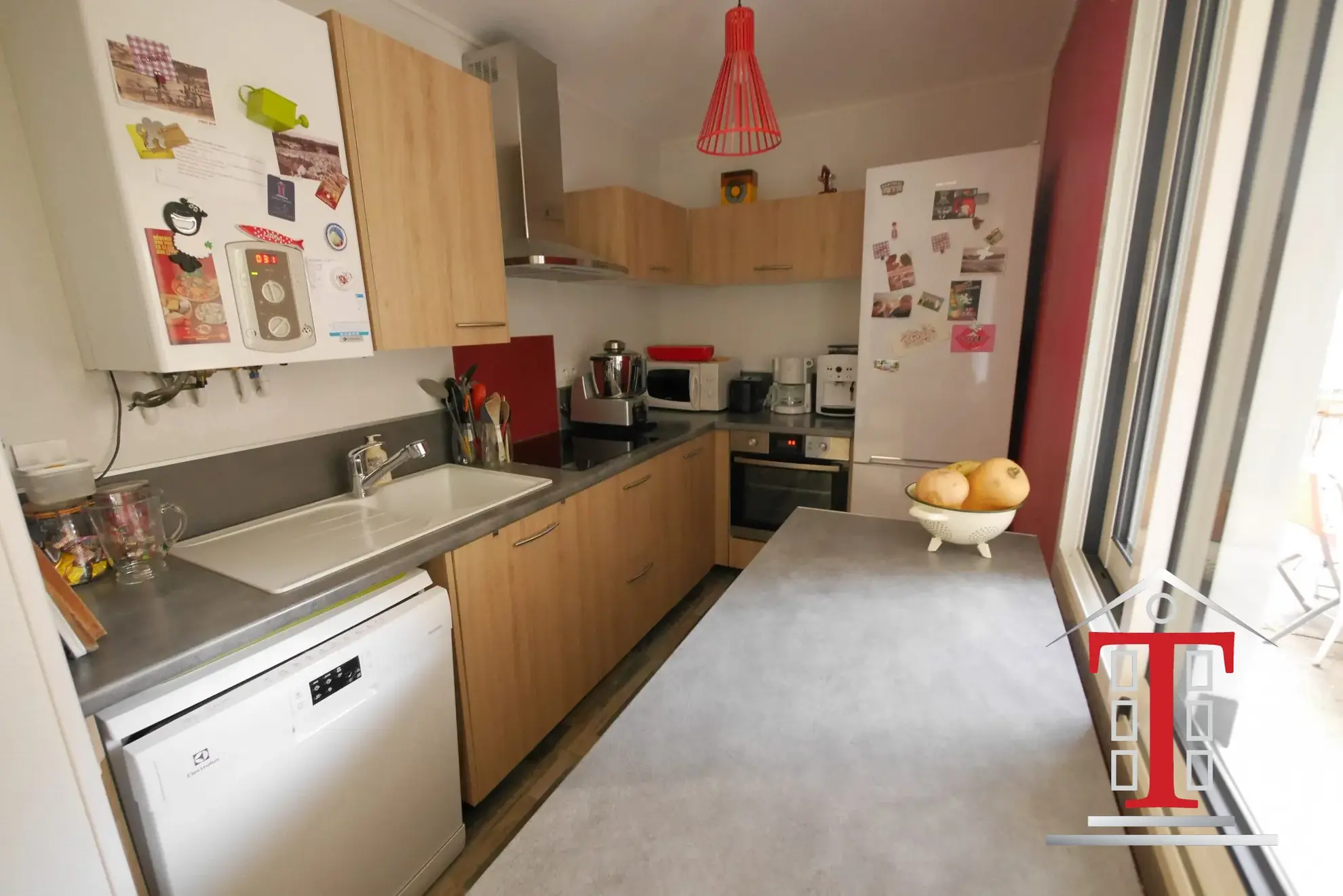 Appartement T2 rénové avec terrasse à Angers, proche tramway et calme absolu 