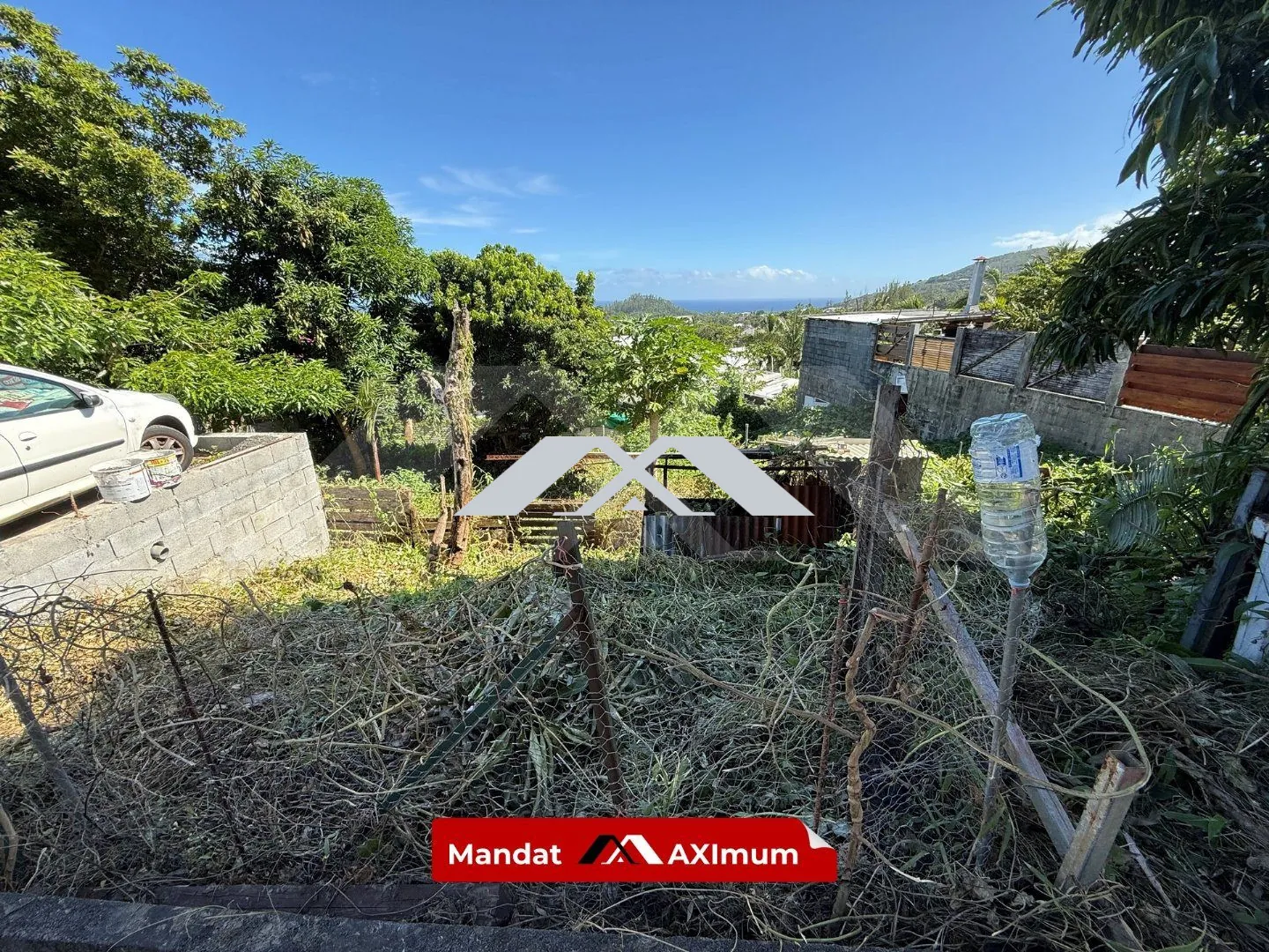 Terrain constructible de 447 m² à Saint Joseph avec vue mer 