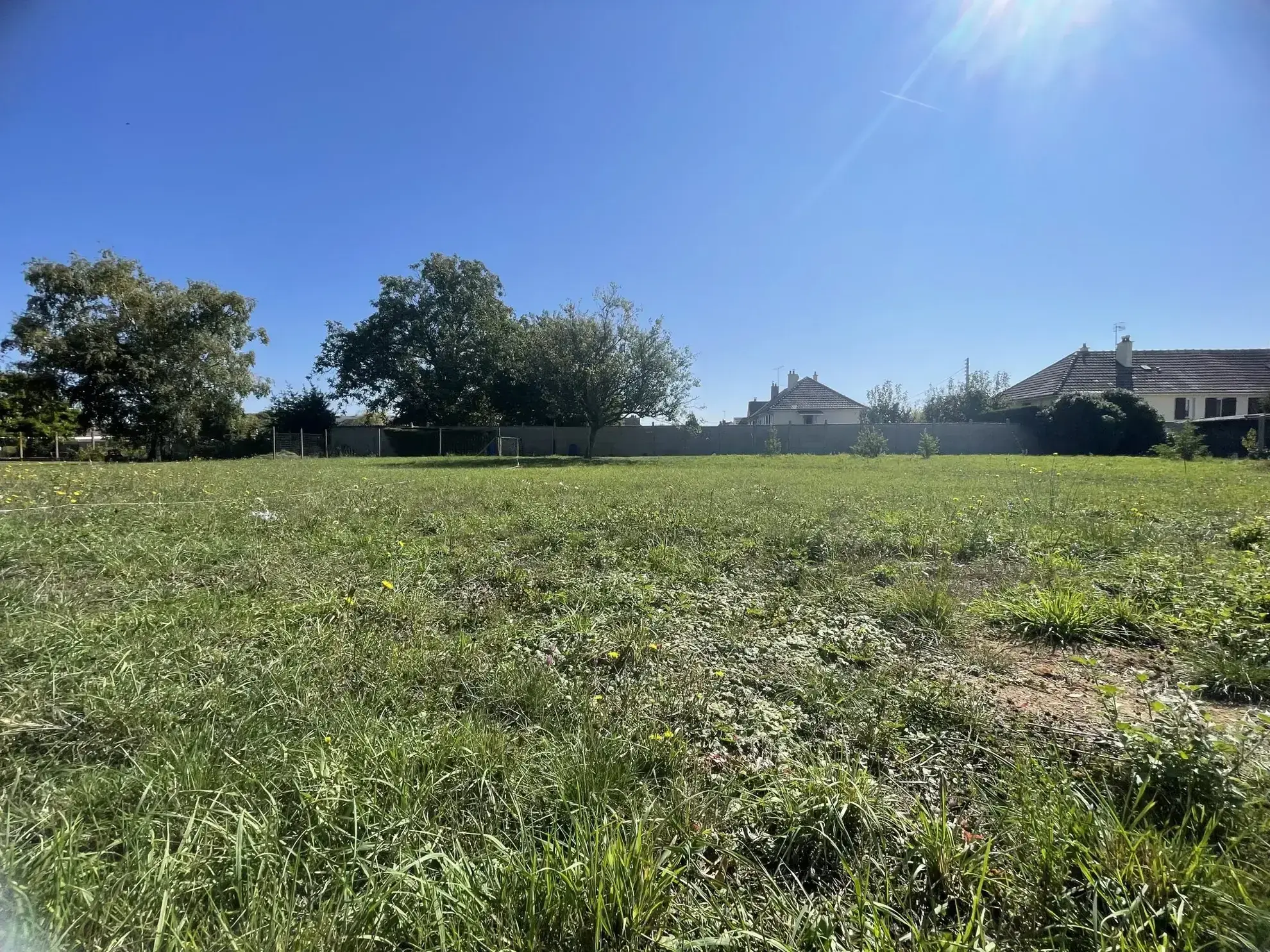 Terrain constructible viabilisé à Gaillon de 594 m² prêt à bâtir 
