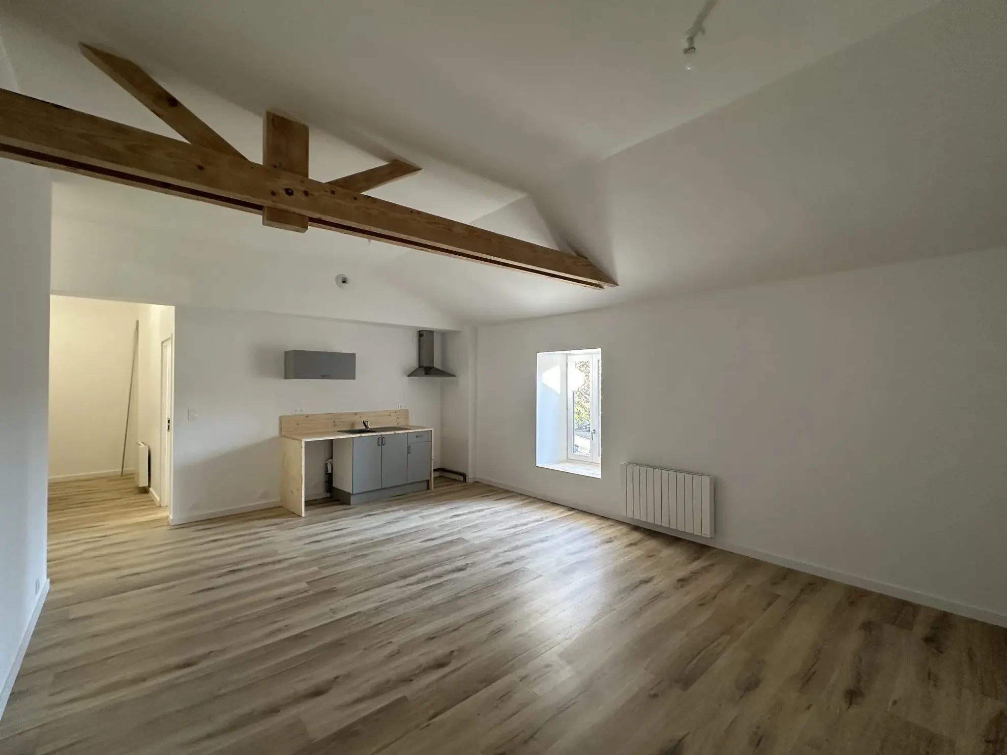 Charmant appartement rénové en centre-ville de Beaujeu - 2 chambres et garage