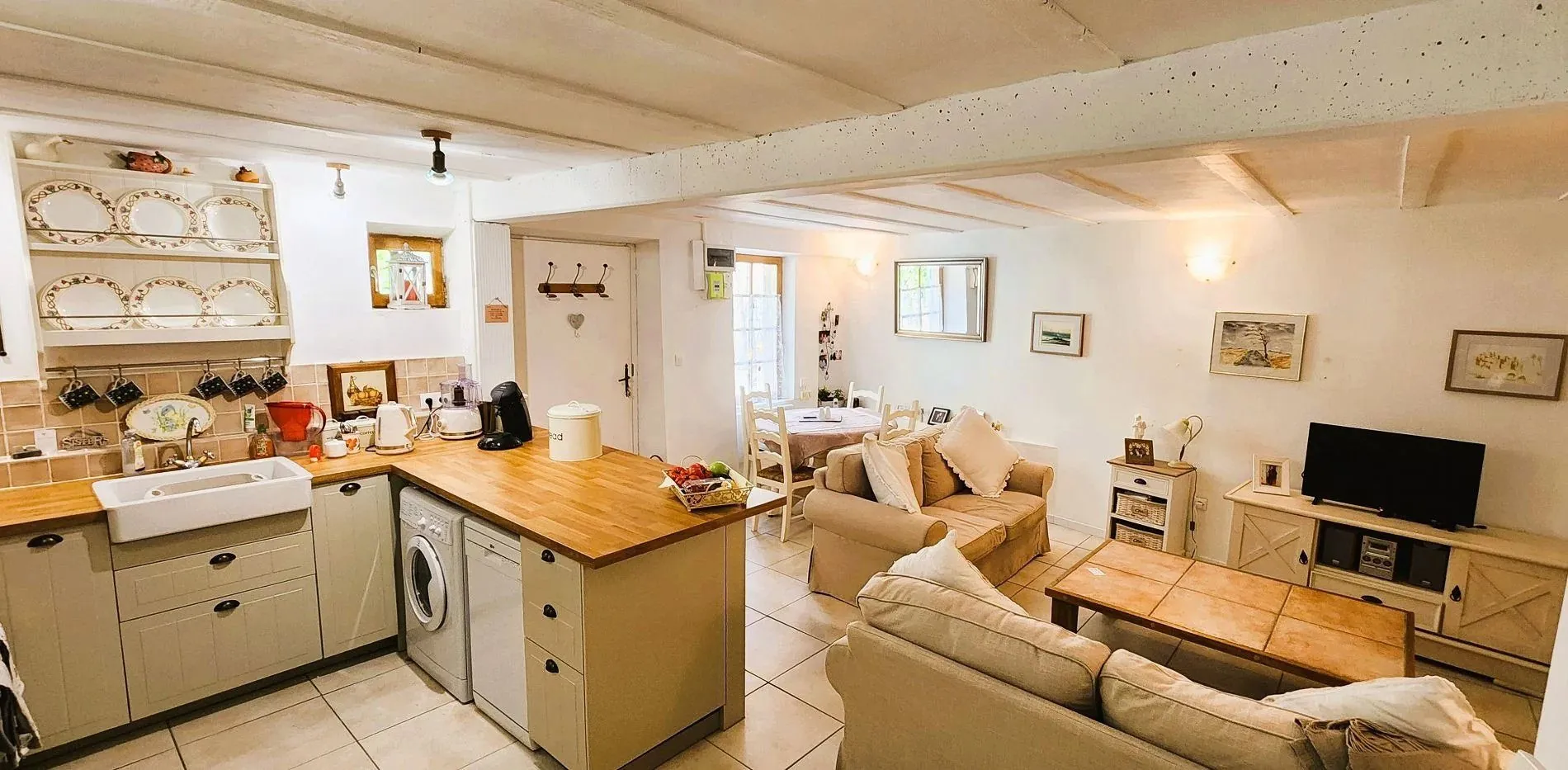 Charmante maison de village en parfait état à Pépieux, 3 chambres, faible consommation 