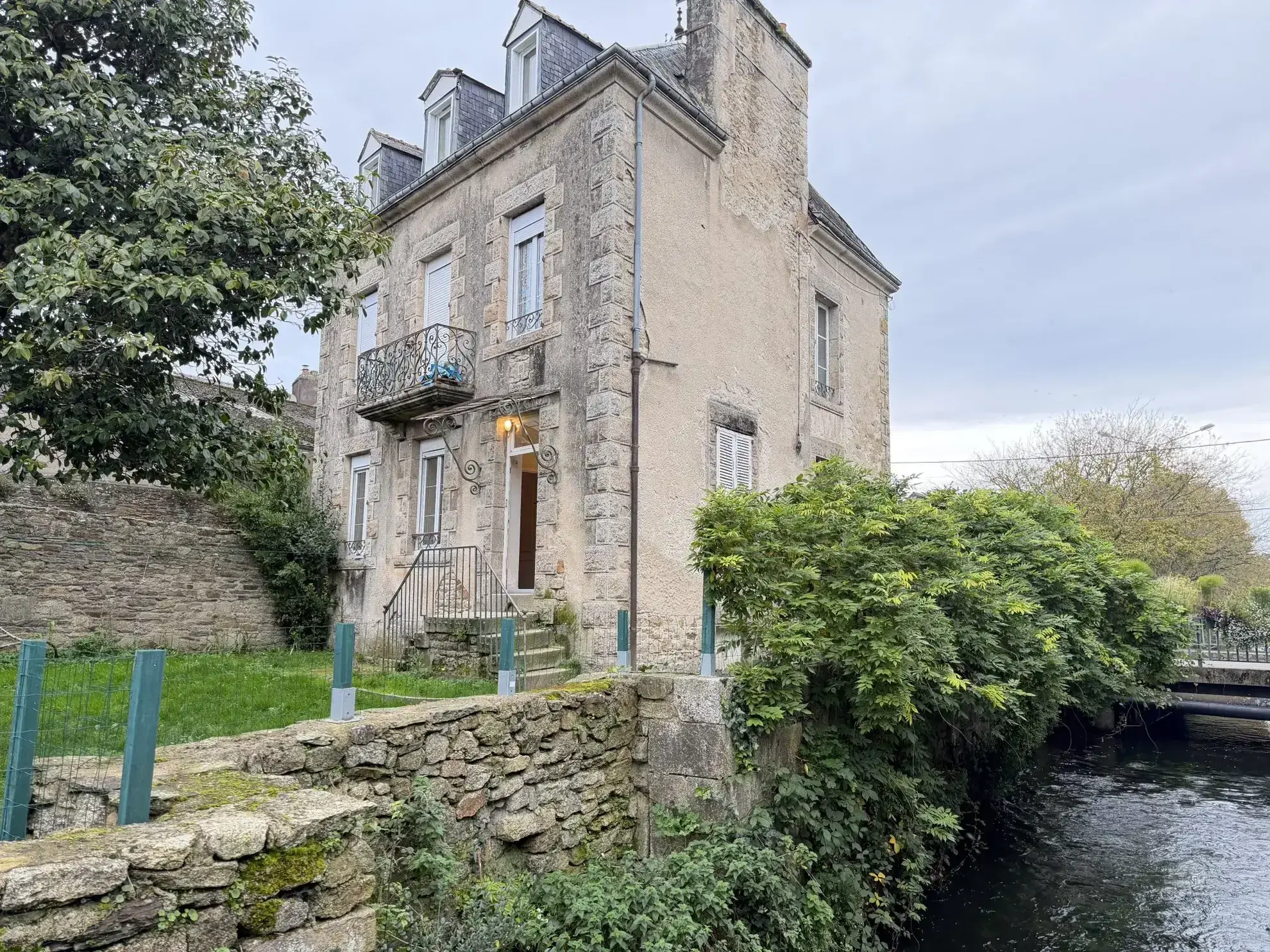 Immeuble à vendre à Pontivy avec potentiel de division en T2 et forte rentabilité