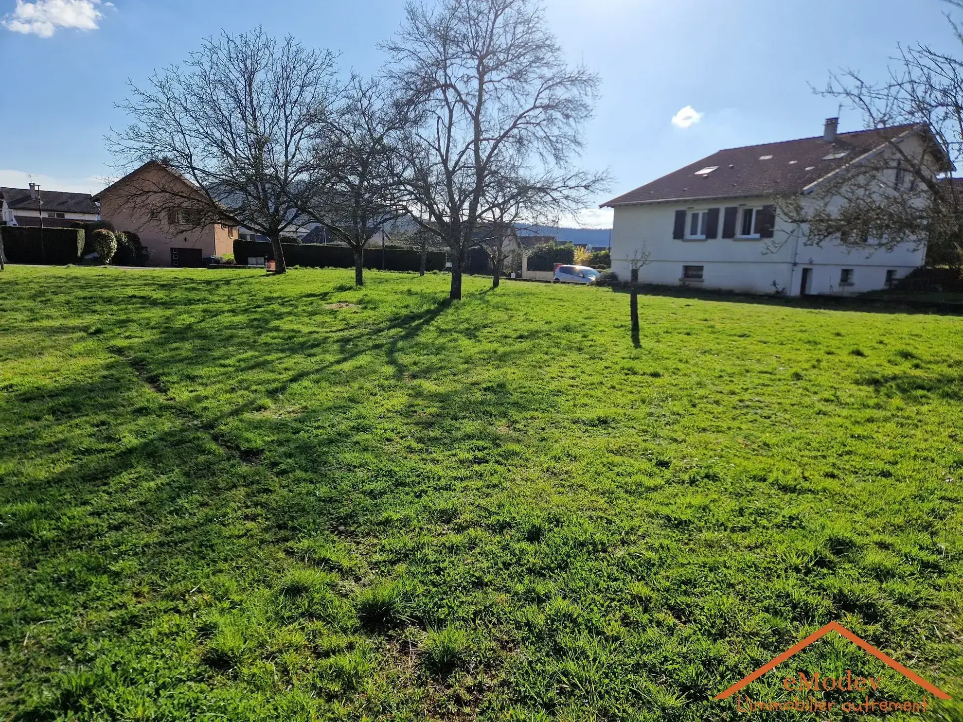 Terrain constructible de 1031 m² à Éloyes avec vue dégagée 