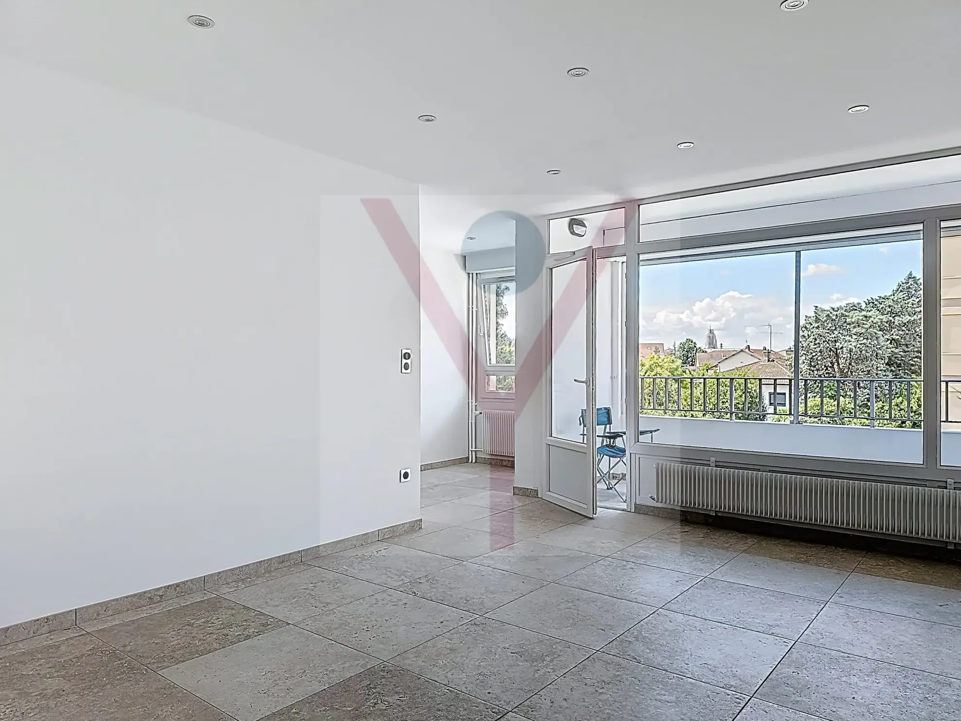 Appartement rénové de 79 m² avec balcon et garage à Bourg-en-Bresse 