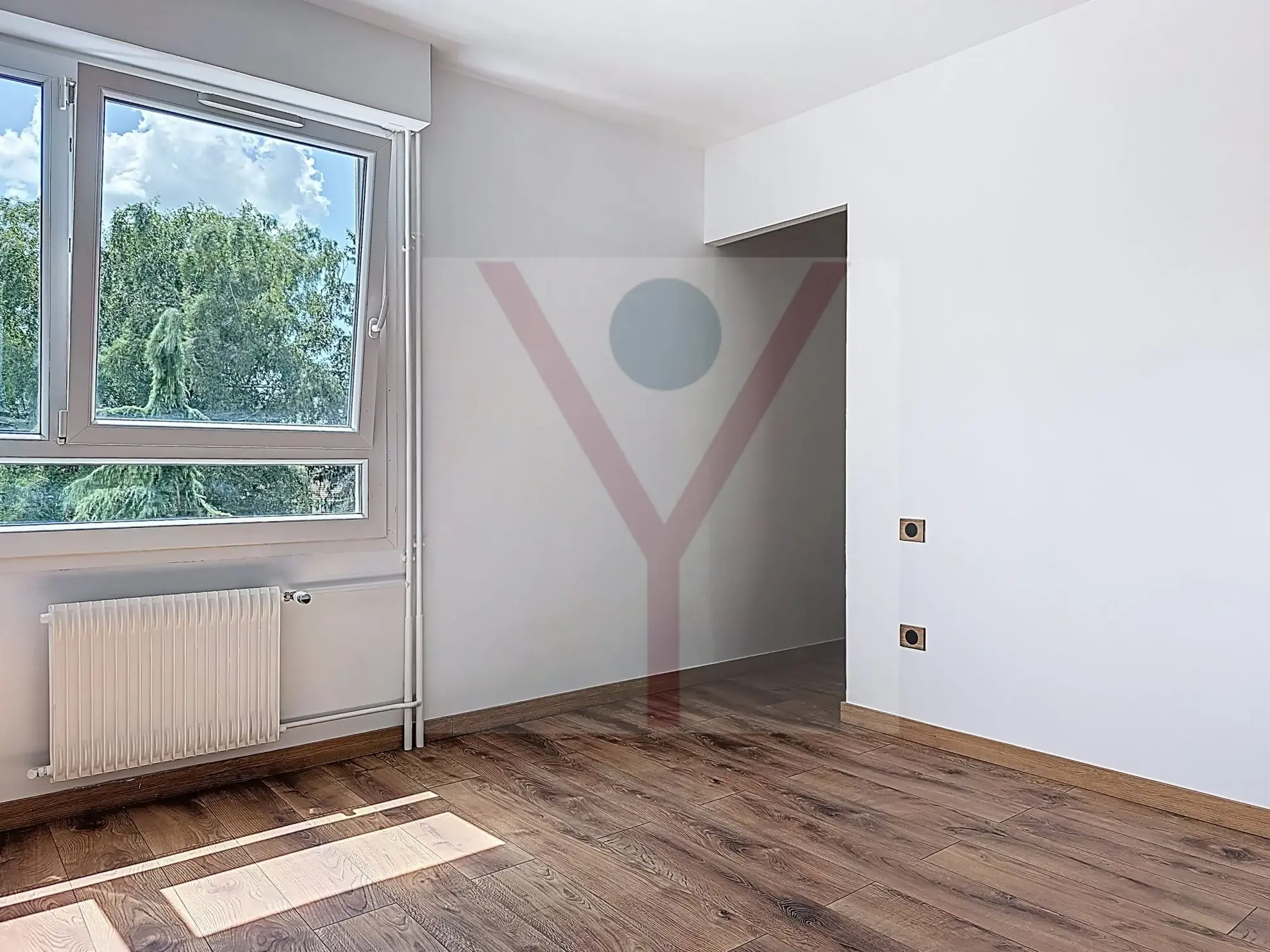 Appartement rénové de 79 m² avec balcon et garage à Bourg-en-Bresse 