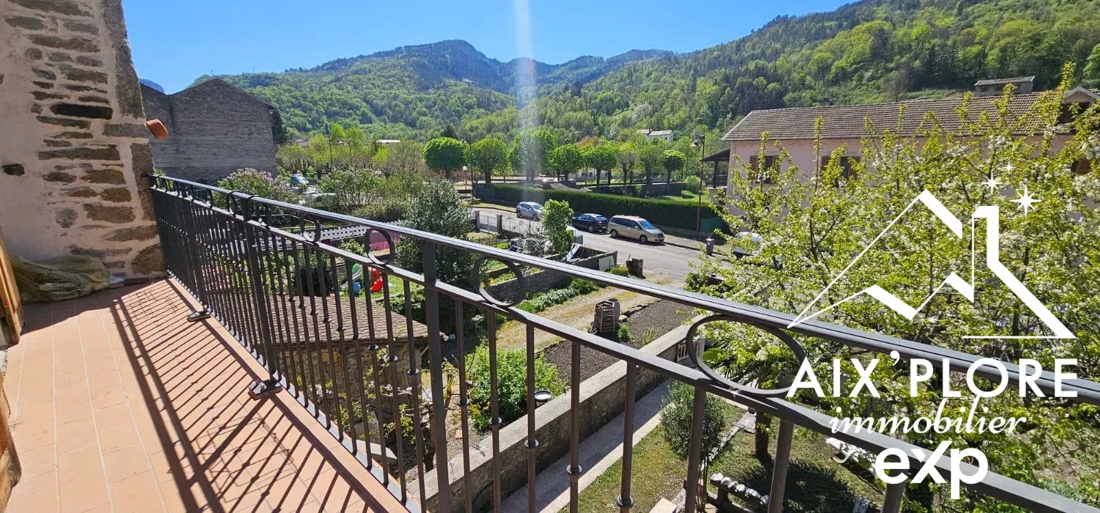 Charmante maison en pierre avec vue sur Bugey, 282 m² à Argis 