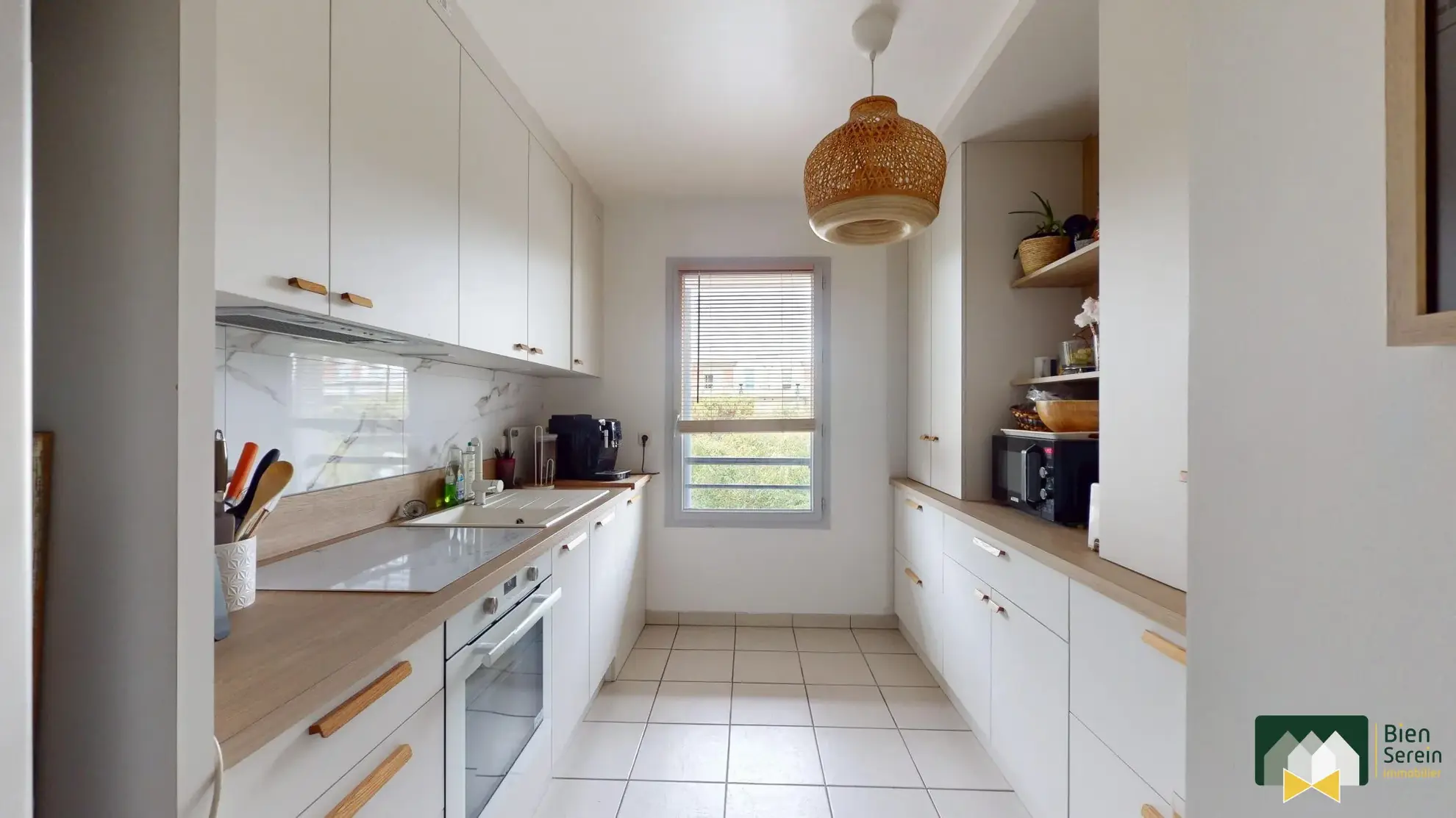 Appartement 3 chambres avec balcons et stationnement à Chartres