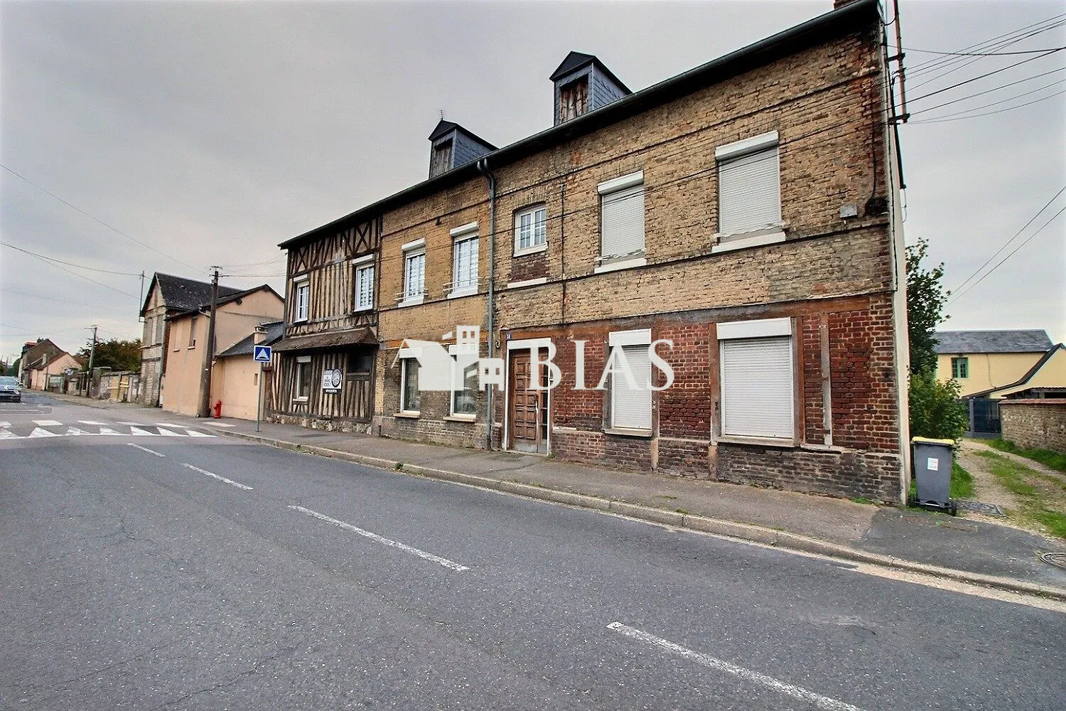 Immeuble à vendre à Caudebec-lès-Elbeuf avec potentiel de rénovation