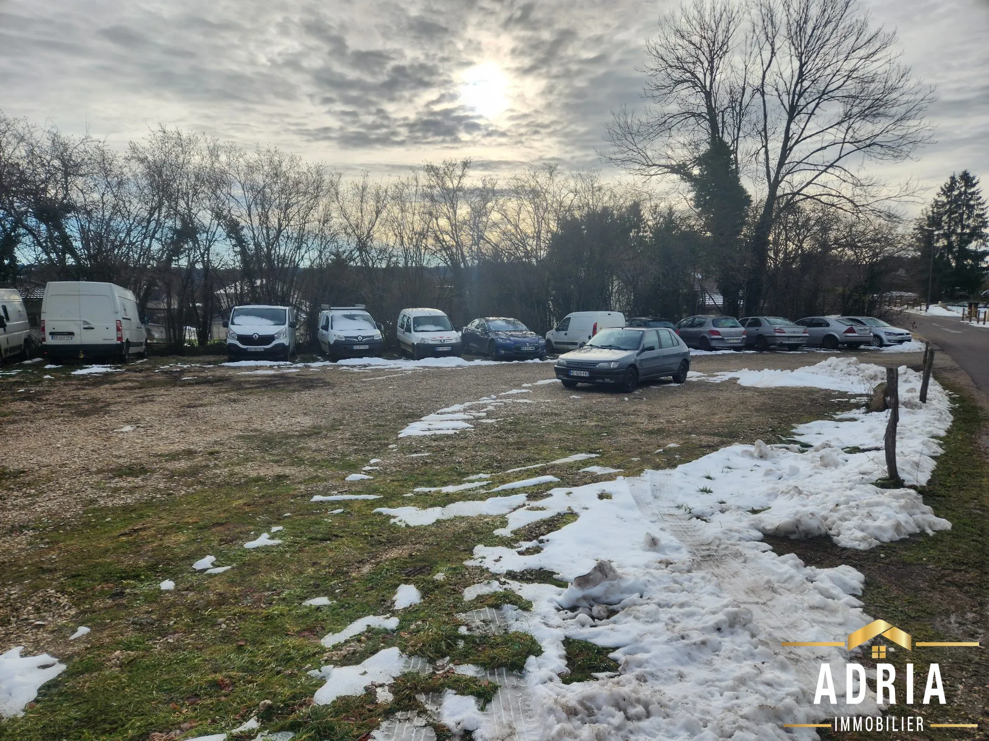 Terrain constructible plat de 922 m² à Vennes, calme et proche des écoles en France