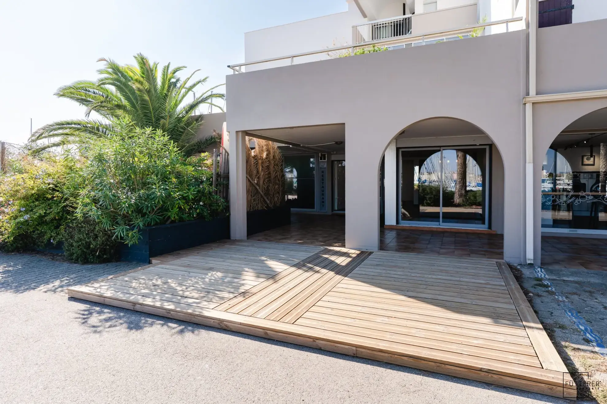 Local commercial à vendre à Gruissan Rive Droite avec vue sur mer