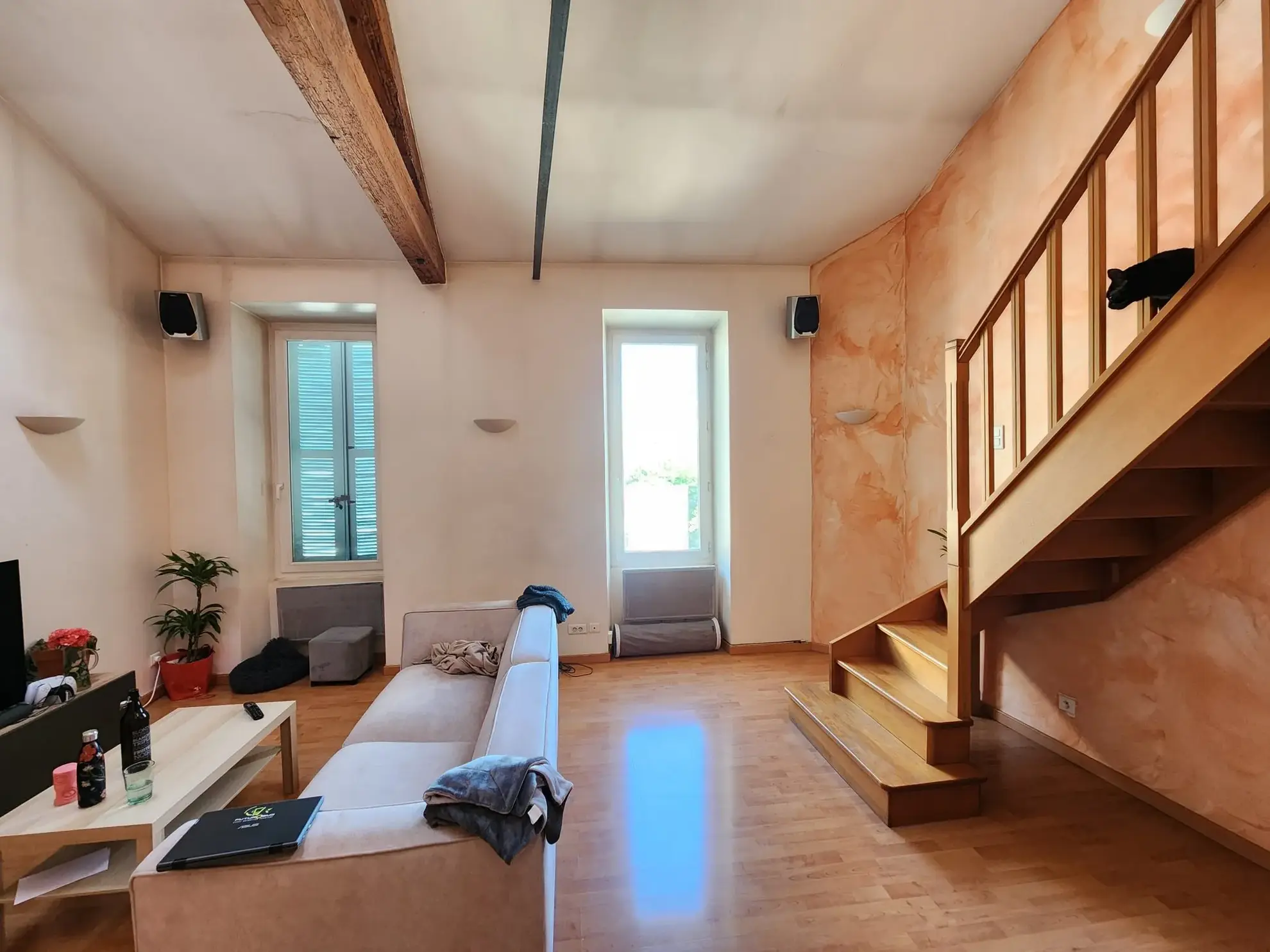 Appartement duplex à Salon-de-Provence proche place Morgan, 2 chambres, loué, dernier étage 