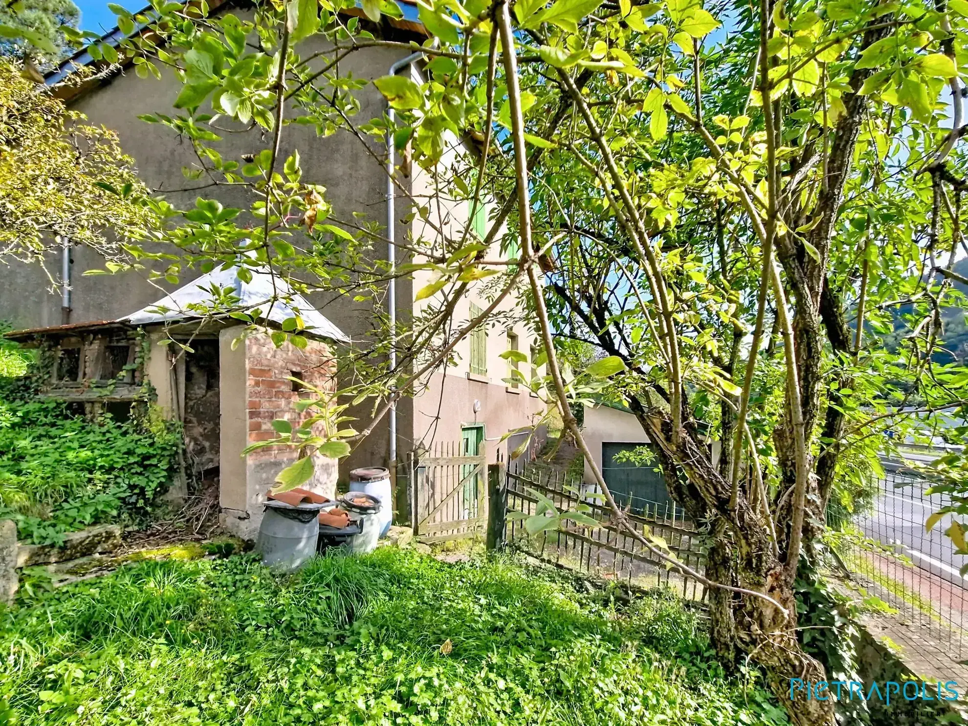Maison 1 À vendre deux maisons à rénover avec garage et cave à Vindry-sur-Turdine