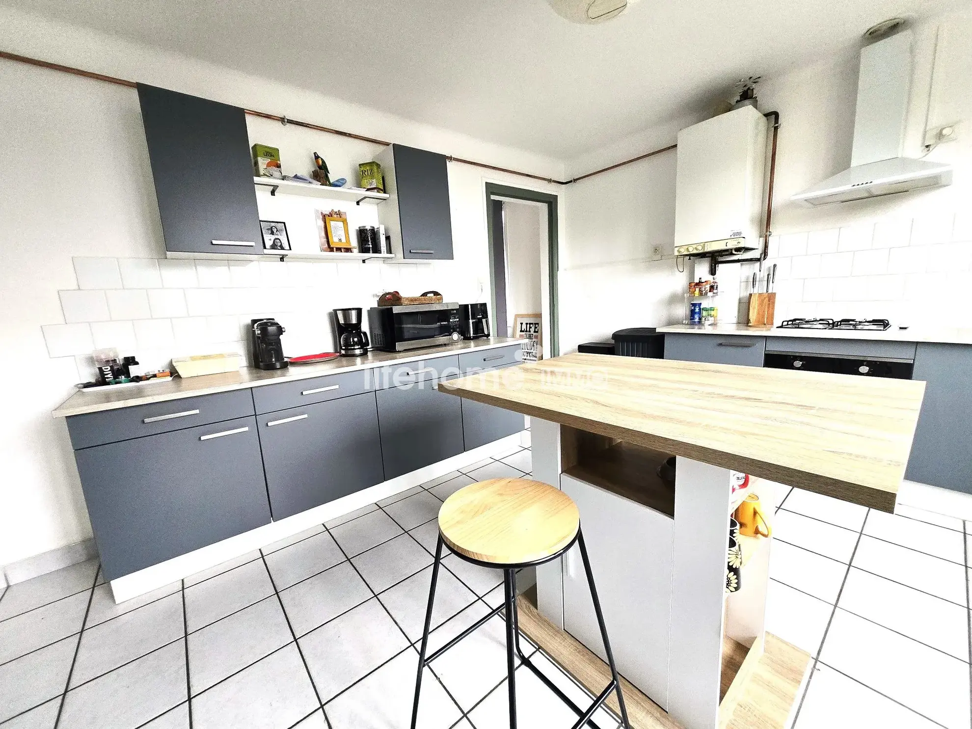 Immeuble à Sainte-Feyre 23 avec local commercial et appartement loué - Investissement rentable 