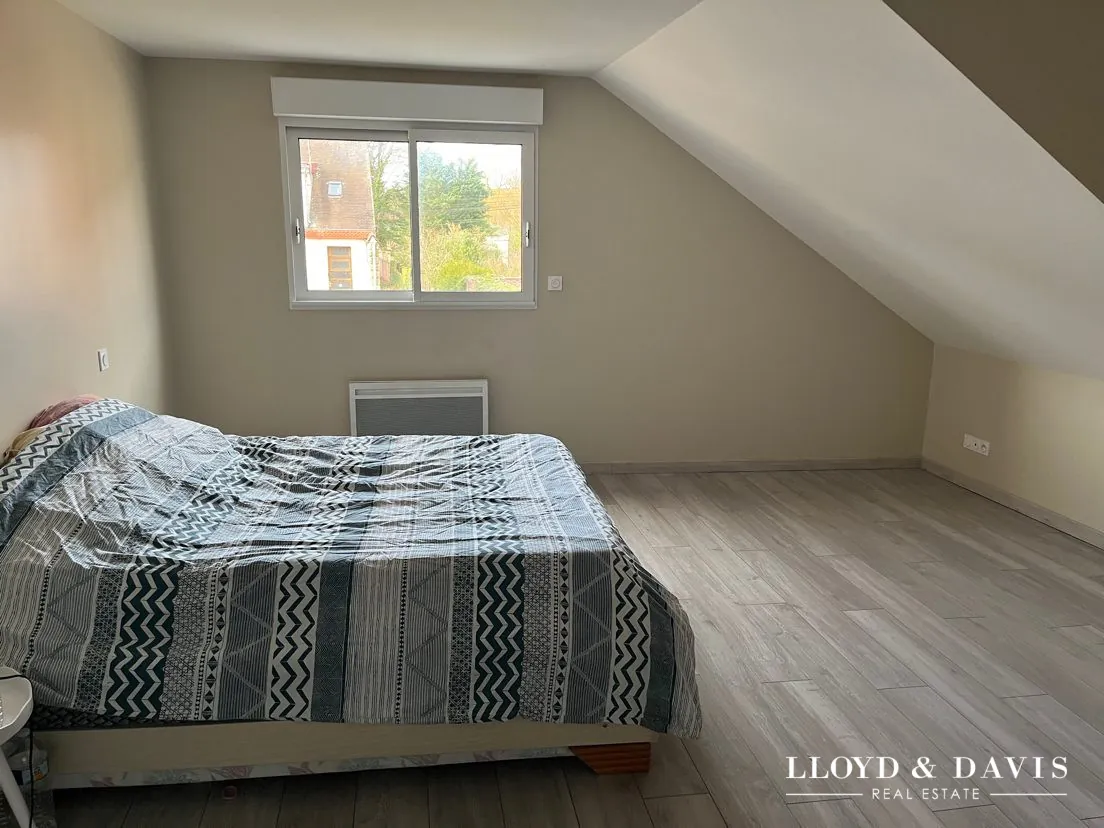 chambre parentale Charmante maison mitoyenne avec terrasse à Poix-de-Picardie 