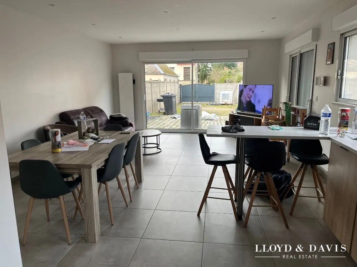 cuisine espace de vie Charmante maison mitoyenne avec terrasse à Poix-de-Picardie