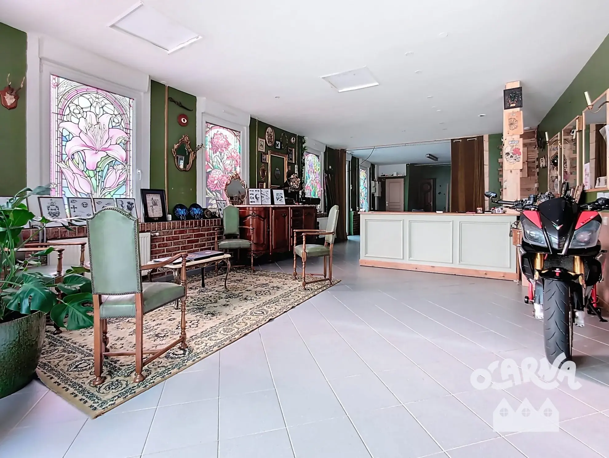 Investissez dans un immeuble commercial à Barlin – Local et appartement T3 en vente