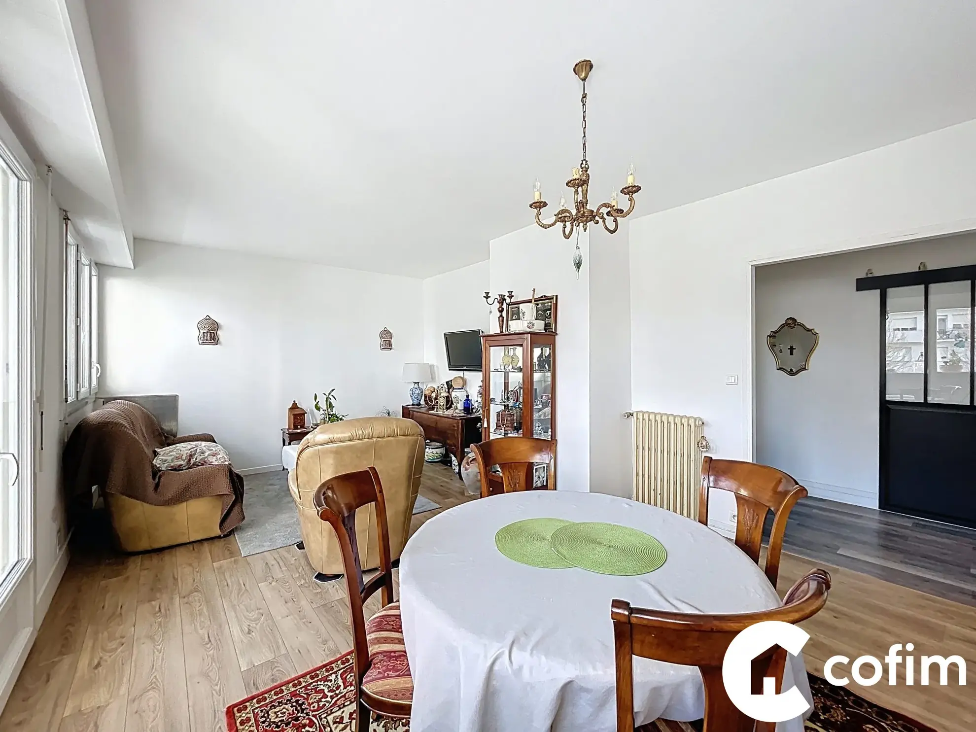 Bel appartement de 95 m² avec 3 chambres et balcon à Pau 
