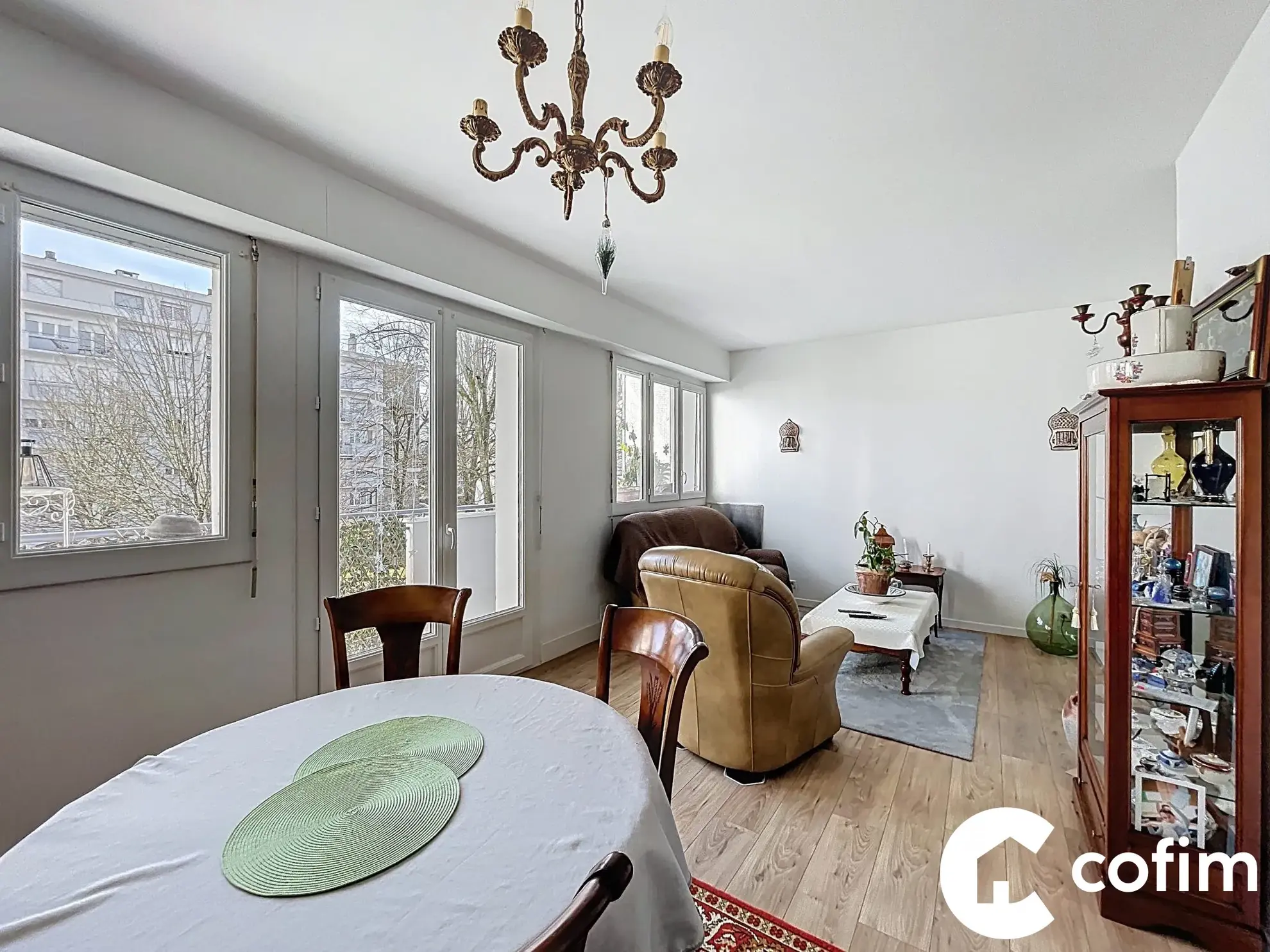 Bel appartement de 95 m² avec 3 chambres et balcon à Pau