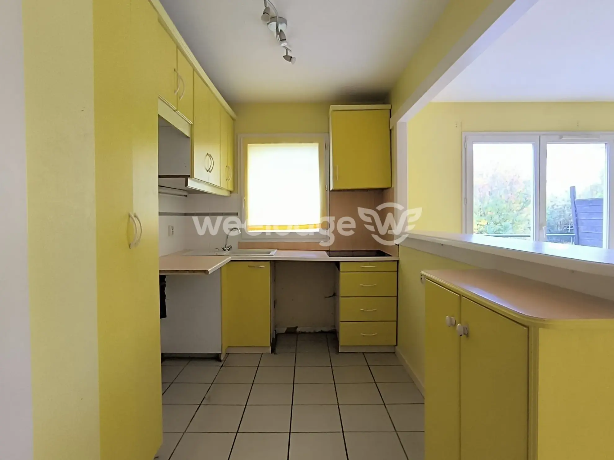 Appartement 2 chambres à Jouy-le-Moutier – Résidence sécurisée avec parking et cave 