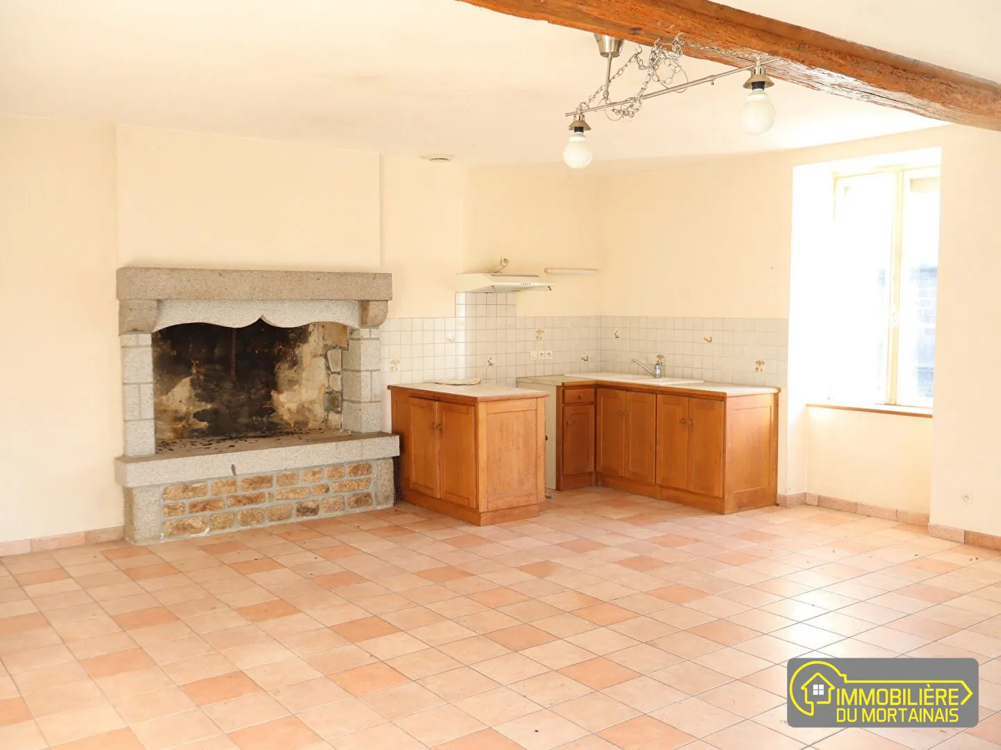 Maison en pierre à Mortain-Bocage de 105 m² avec jardin et cheminée 