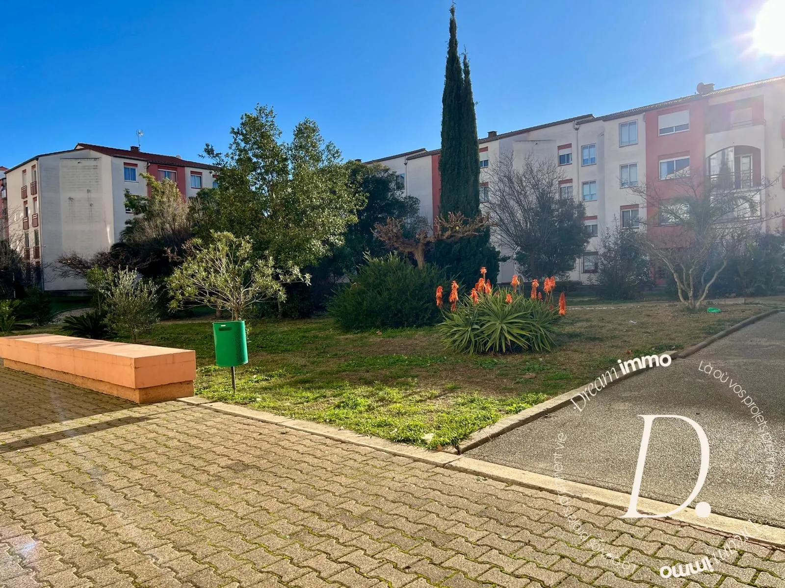 exterieur Appartement 3 pièces en rez-de-chaussée à Saint-Martin avec garage et cave 